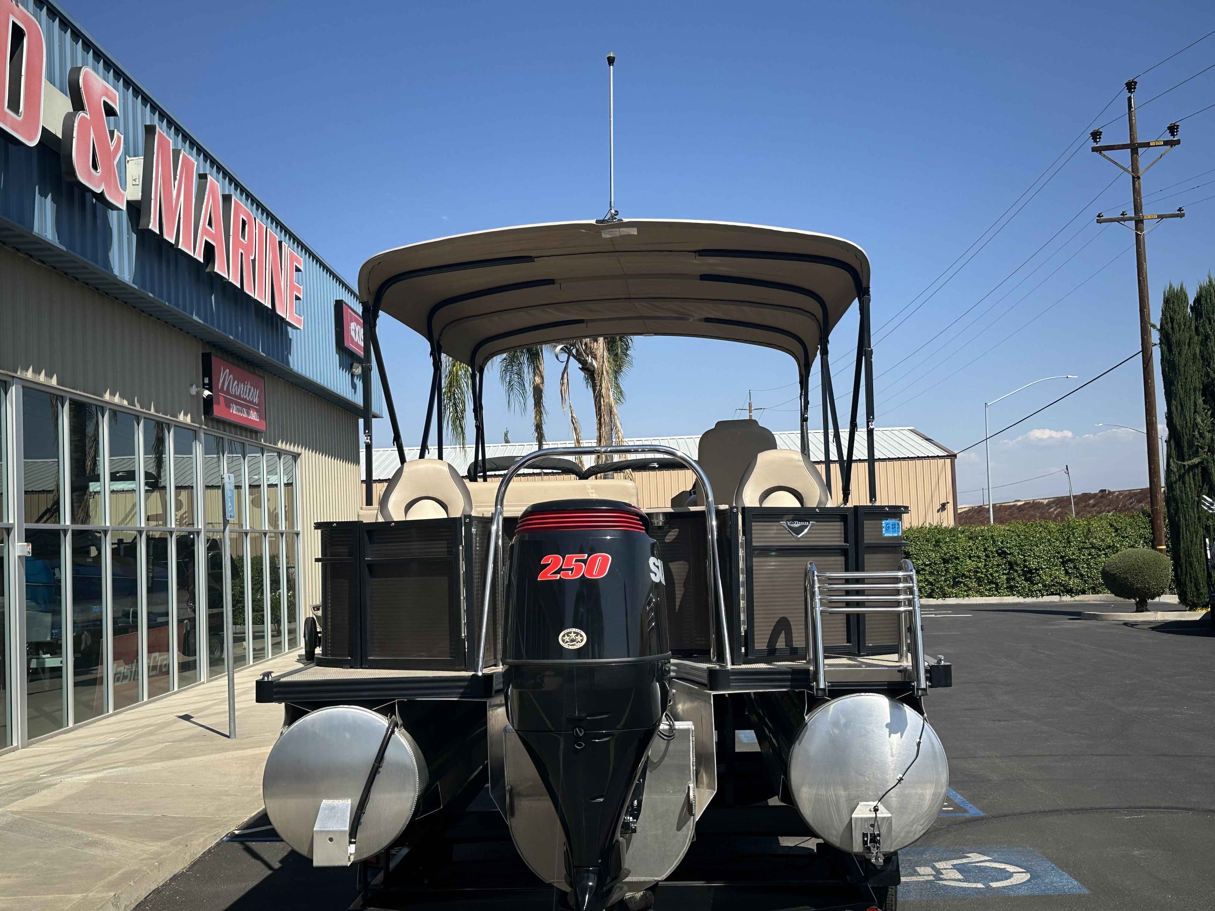 2020 Manitou Encore 240 SHP Pro Angler-5