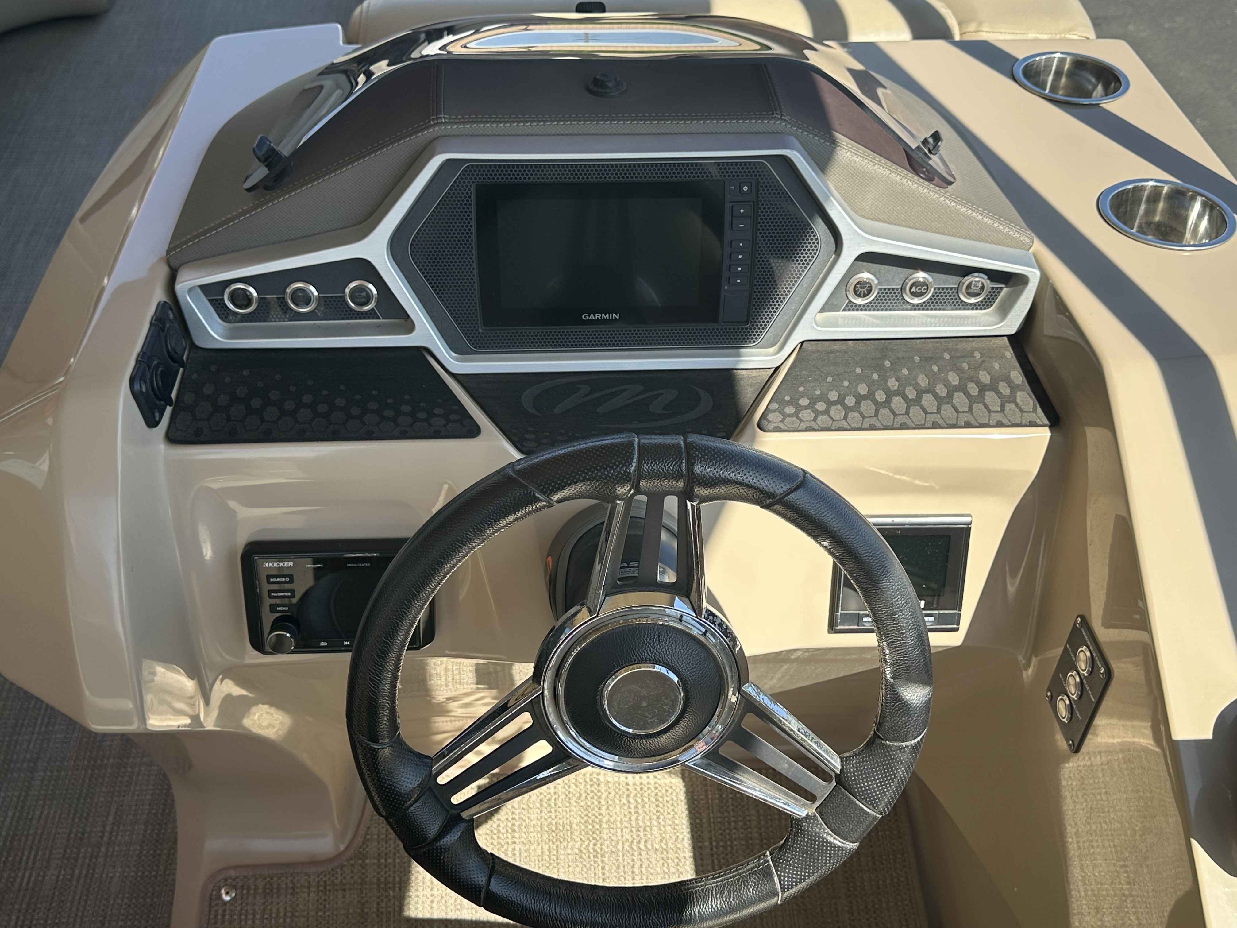 2020 Manitou Encore 240 SHP Pro Angler-9