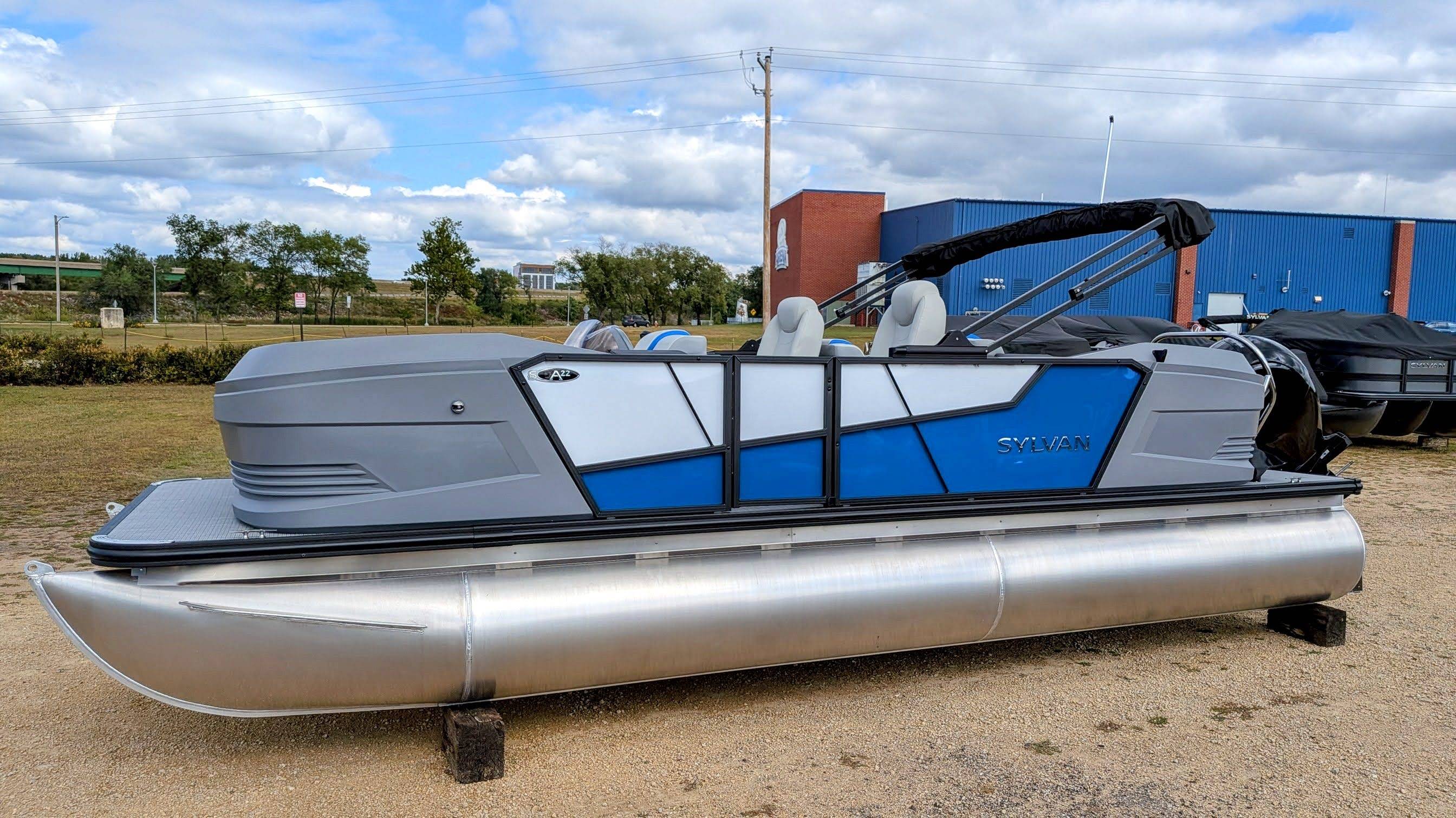 boat-carouselImage-image
