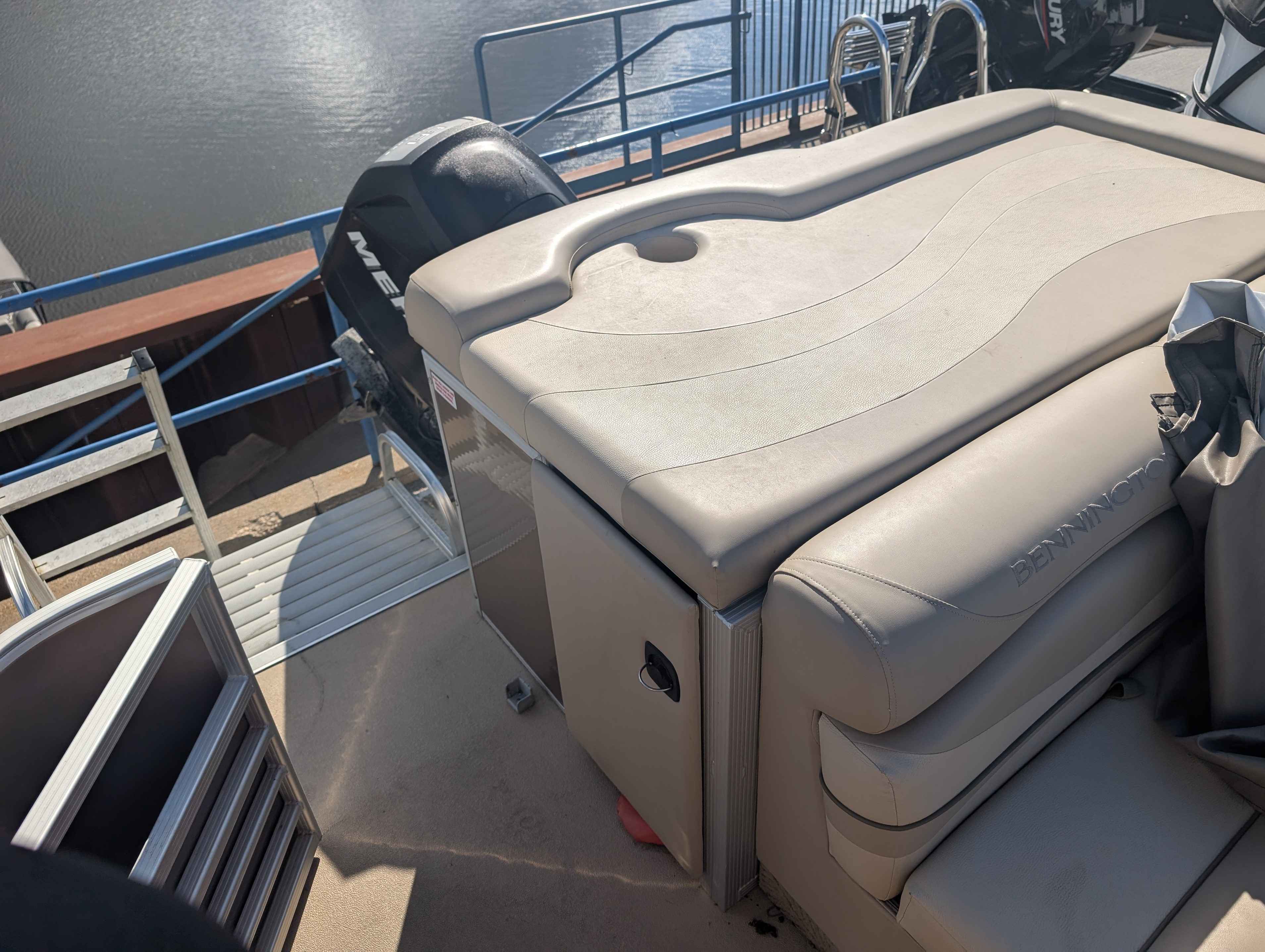 boat-carouselImage-image