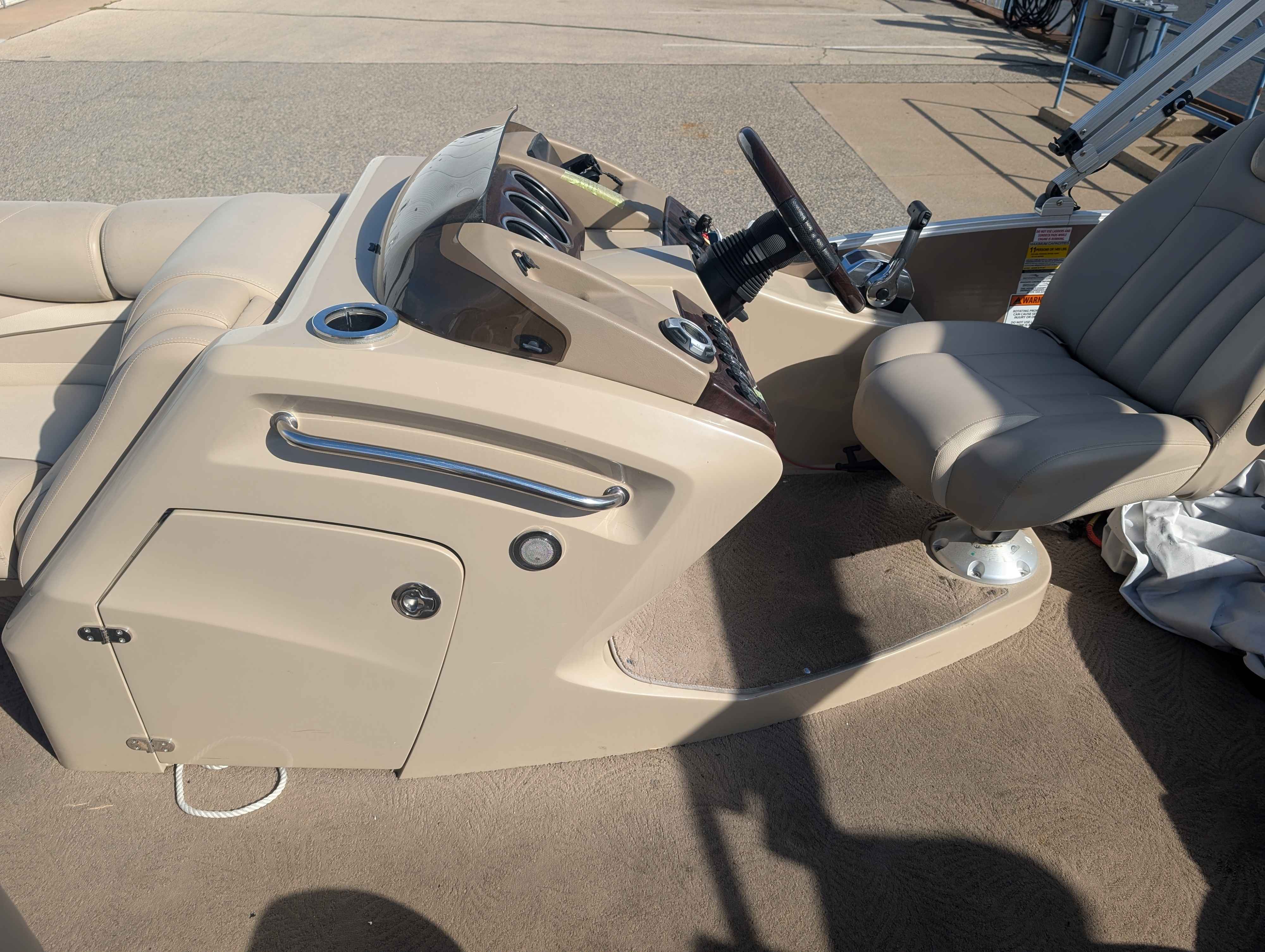 boat-carouselImage-image