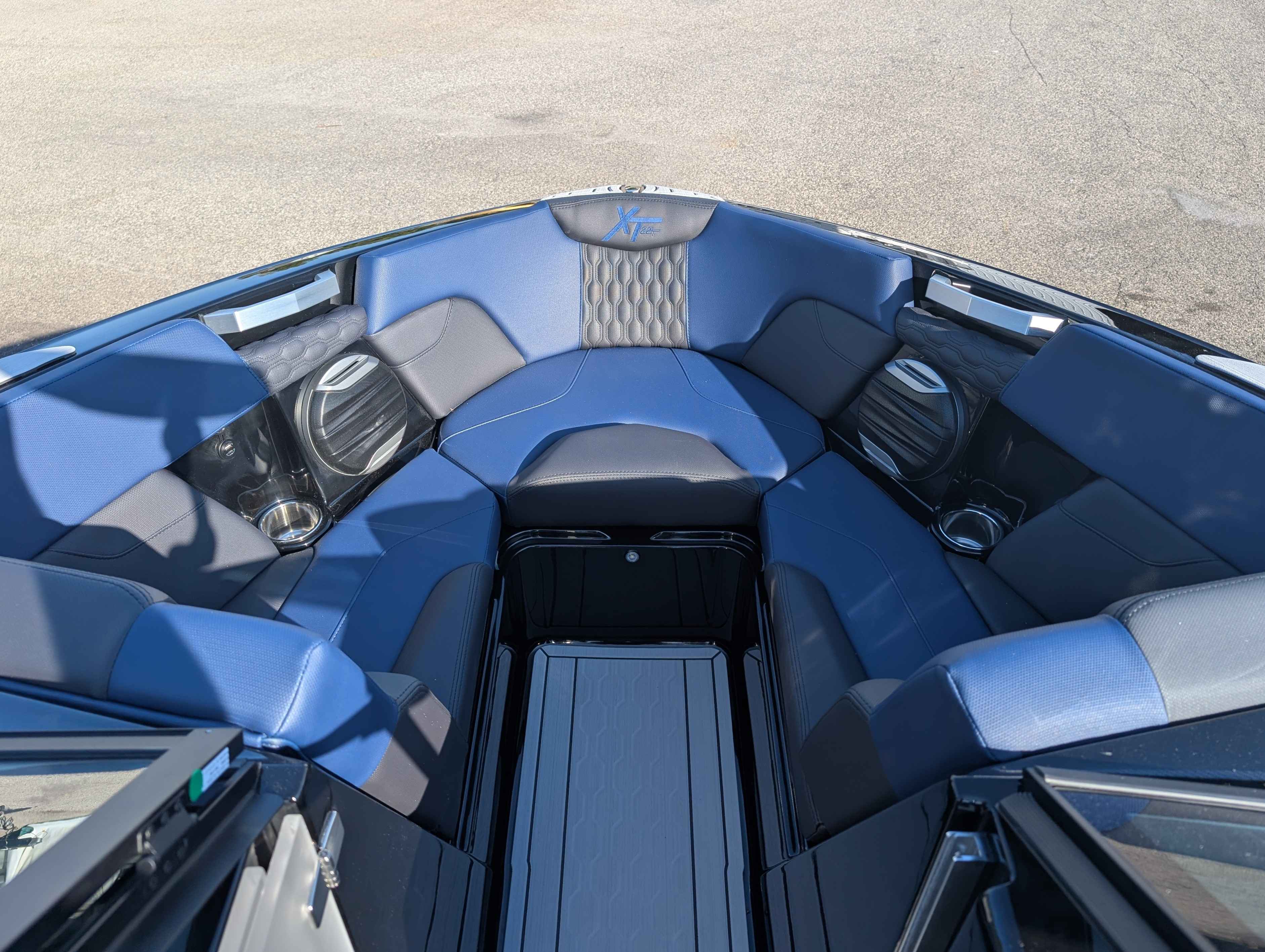 boat-carouselImage-image