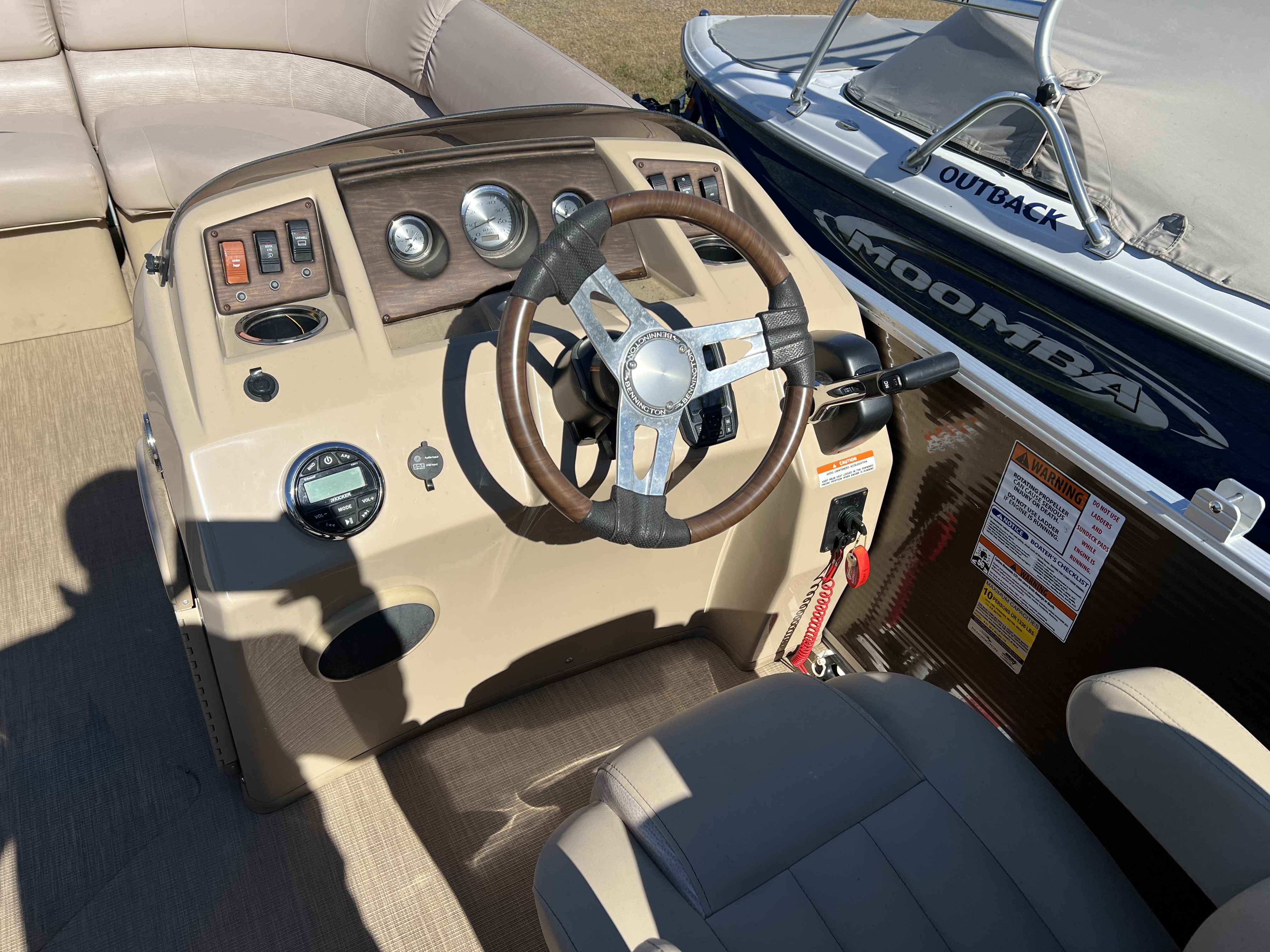boat-carouselImage-image