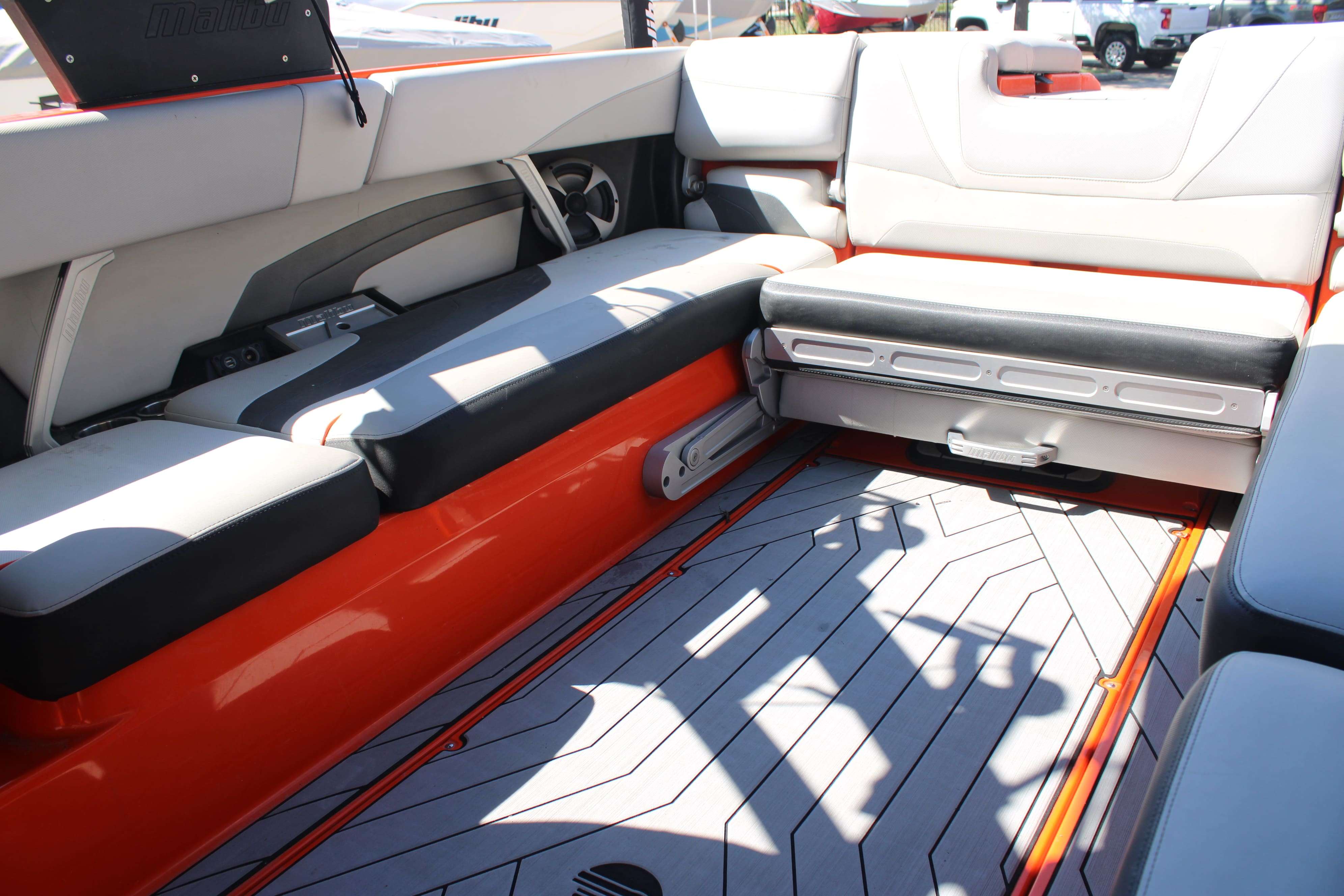 2017 Malibu Boats Wakesetter 24 MXZ-16