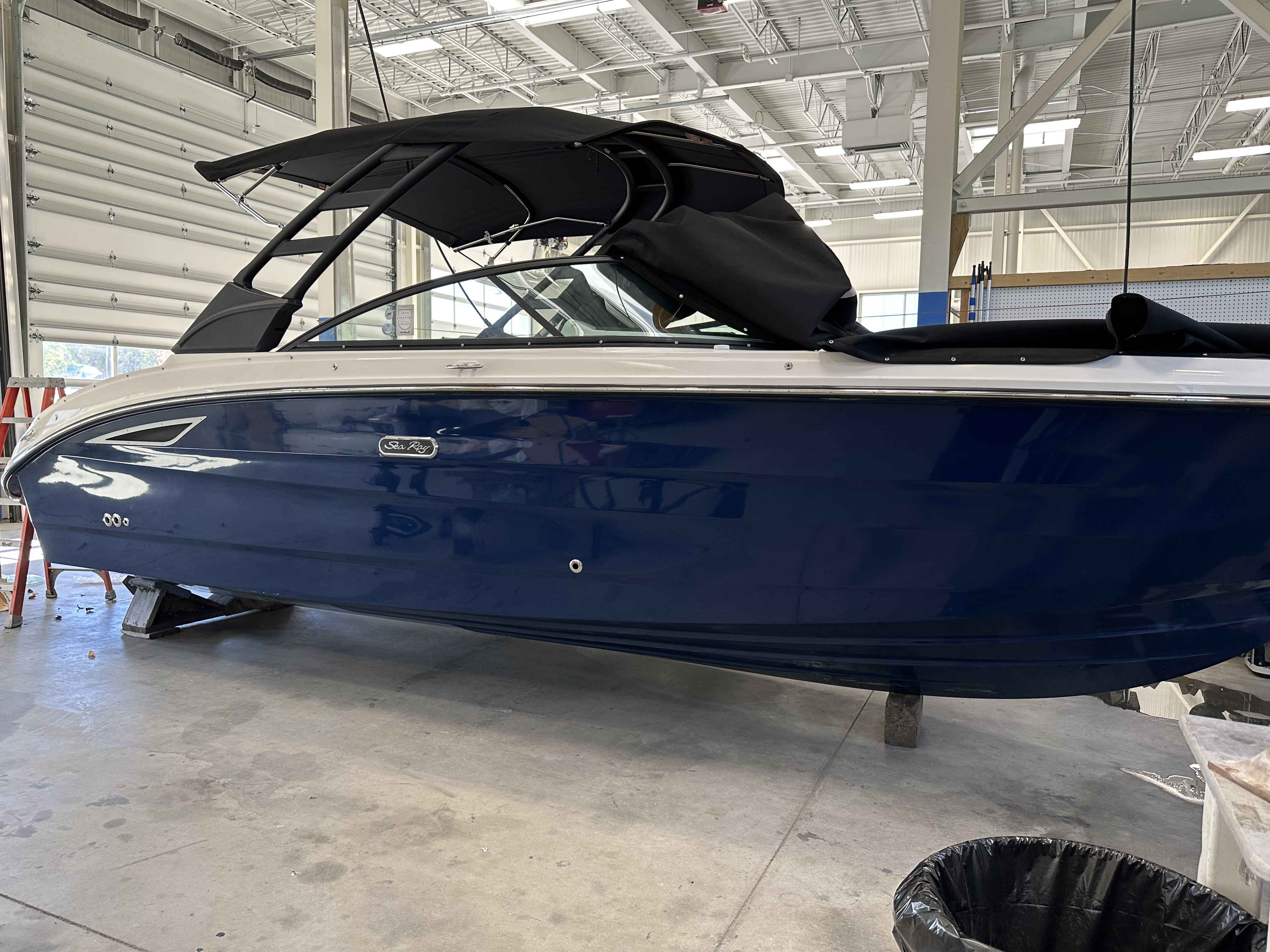 2025 SEA RAY 270SDX0