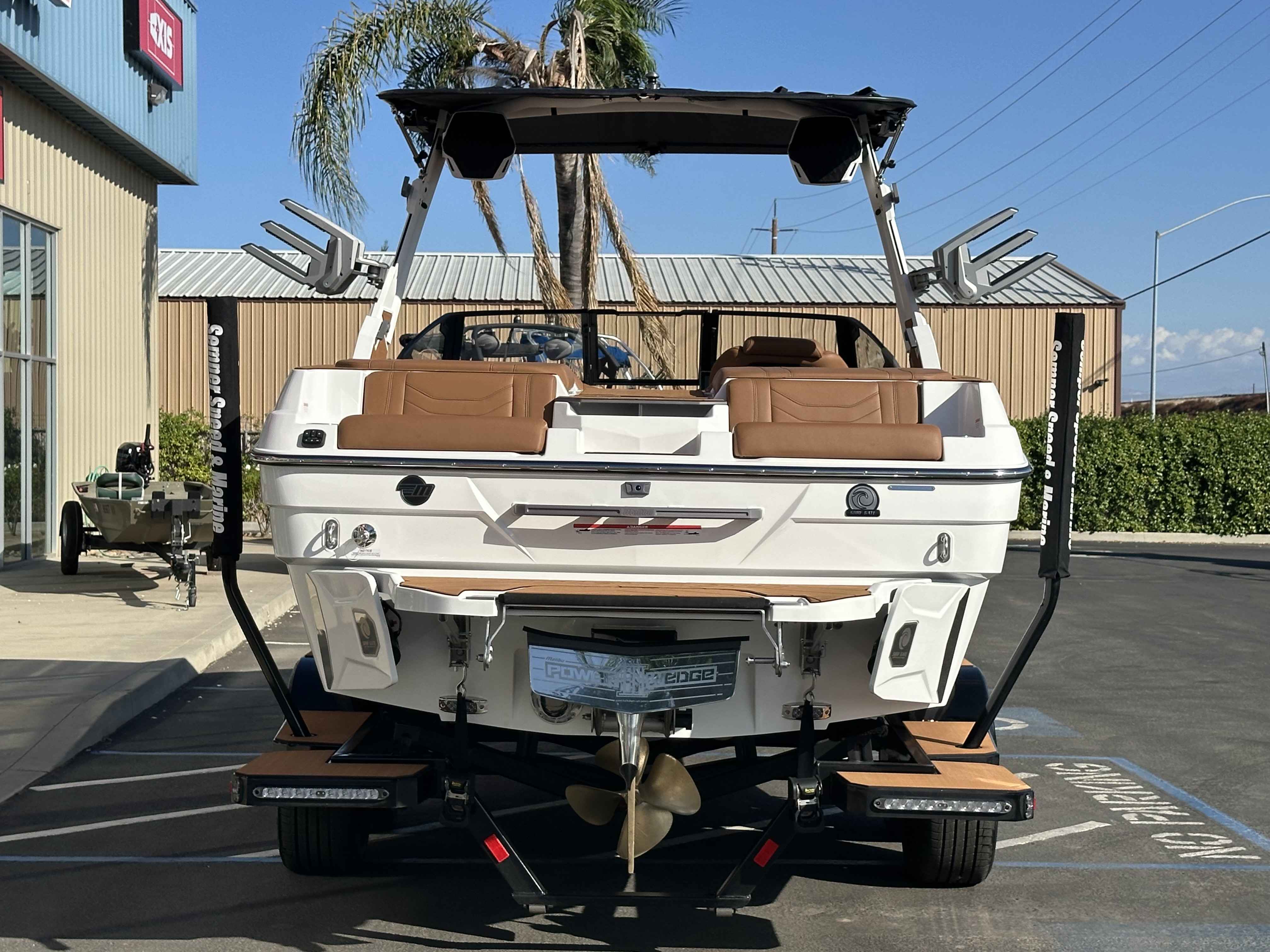 2026 Malibu 23 LSV-4
