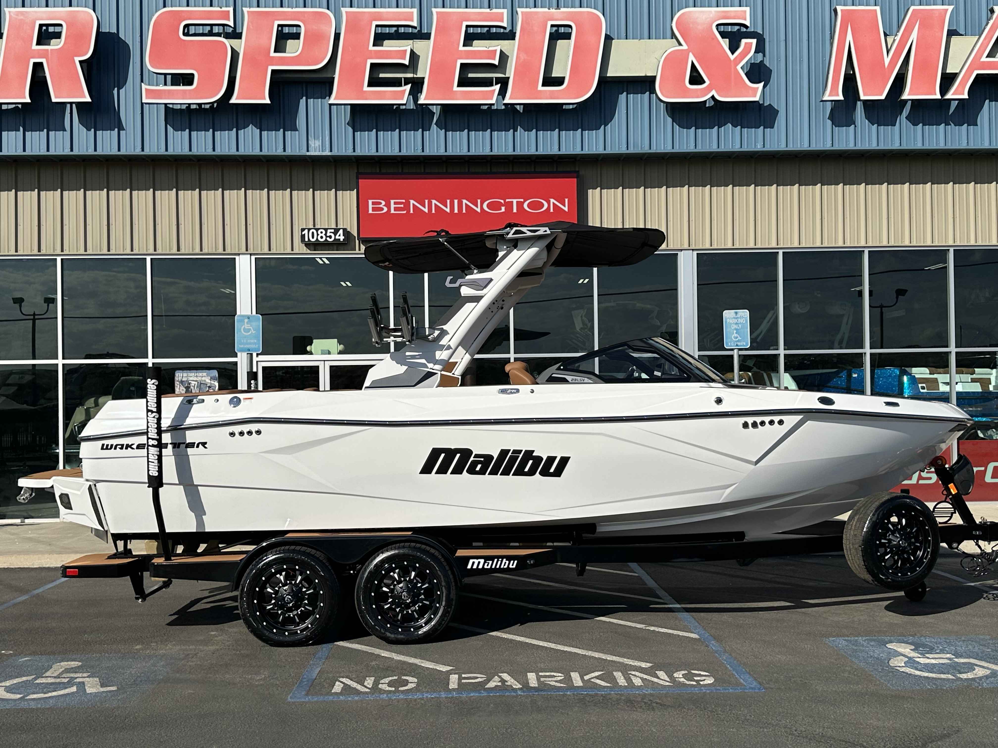 2026 Malibu 23 LSV-1
