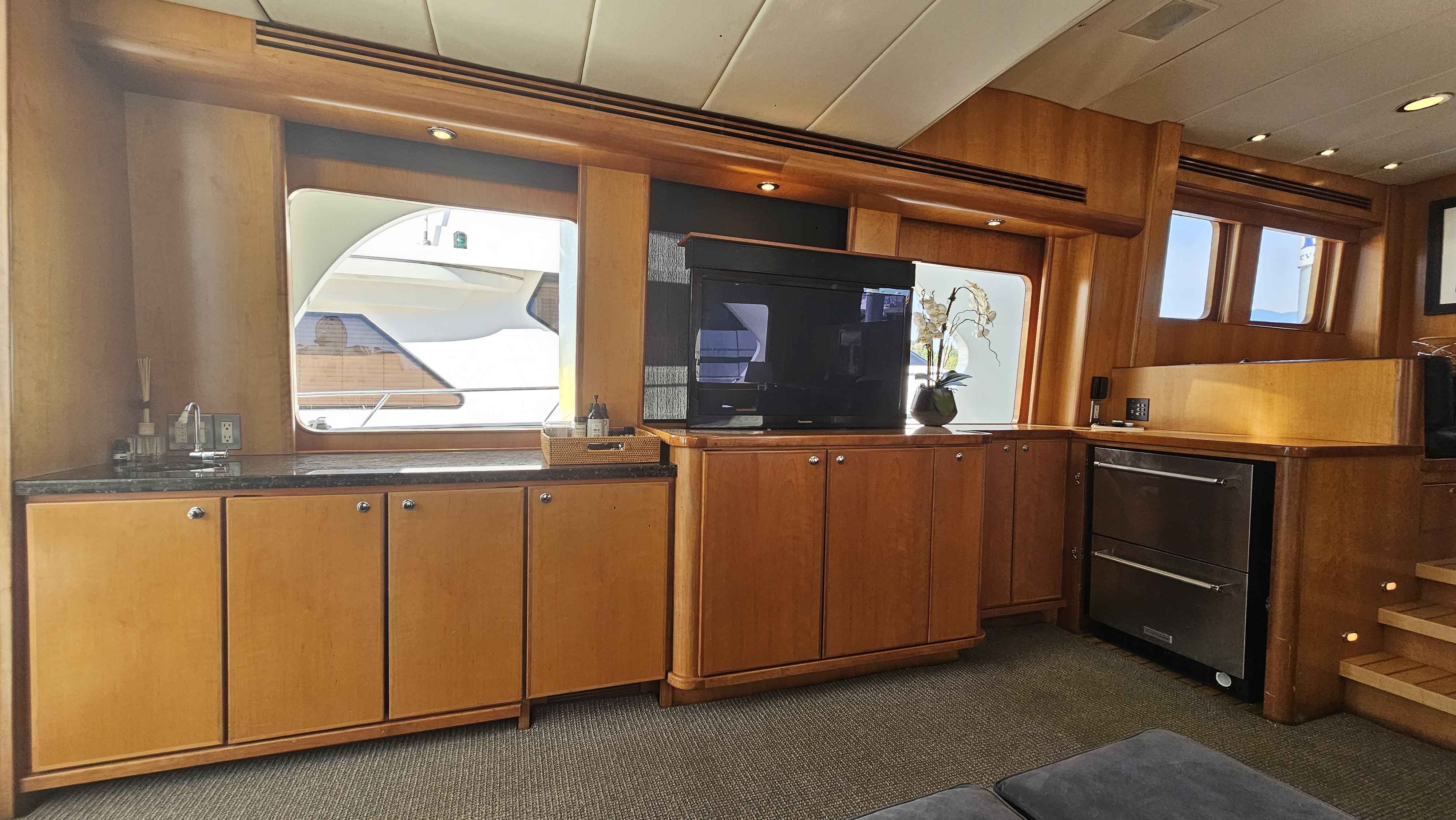Pre-Owned 2003 Mikelson Long Range Cockpit MY for Sale | Vancouver, BC | M&P Yacht Centre