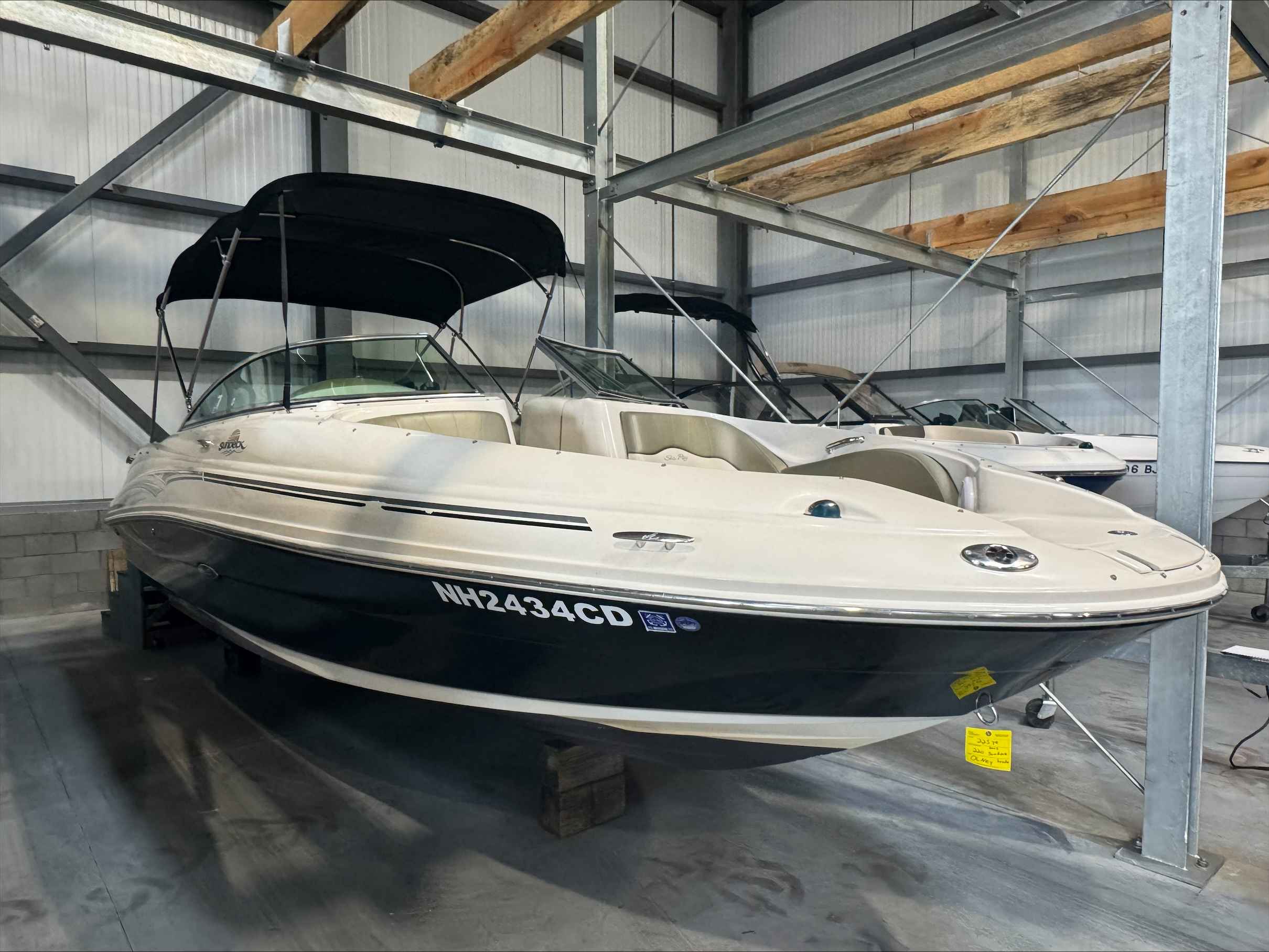 2005 SEA RAY 220 SUNDECK0