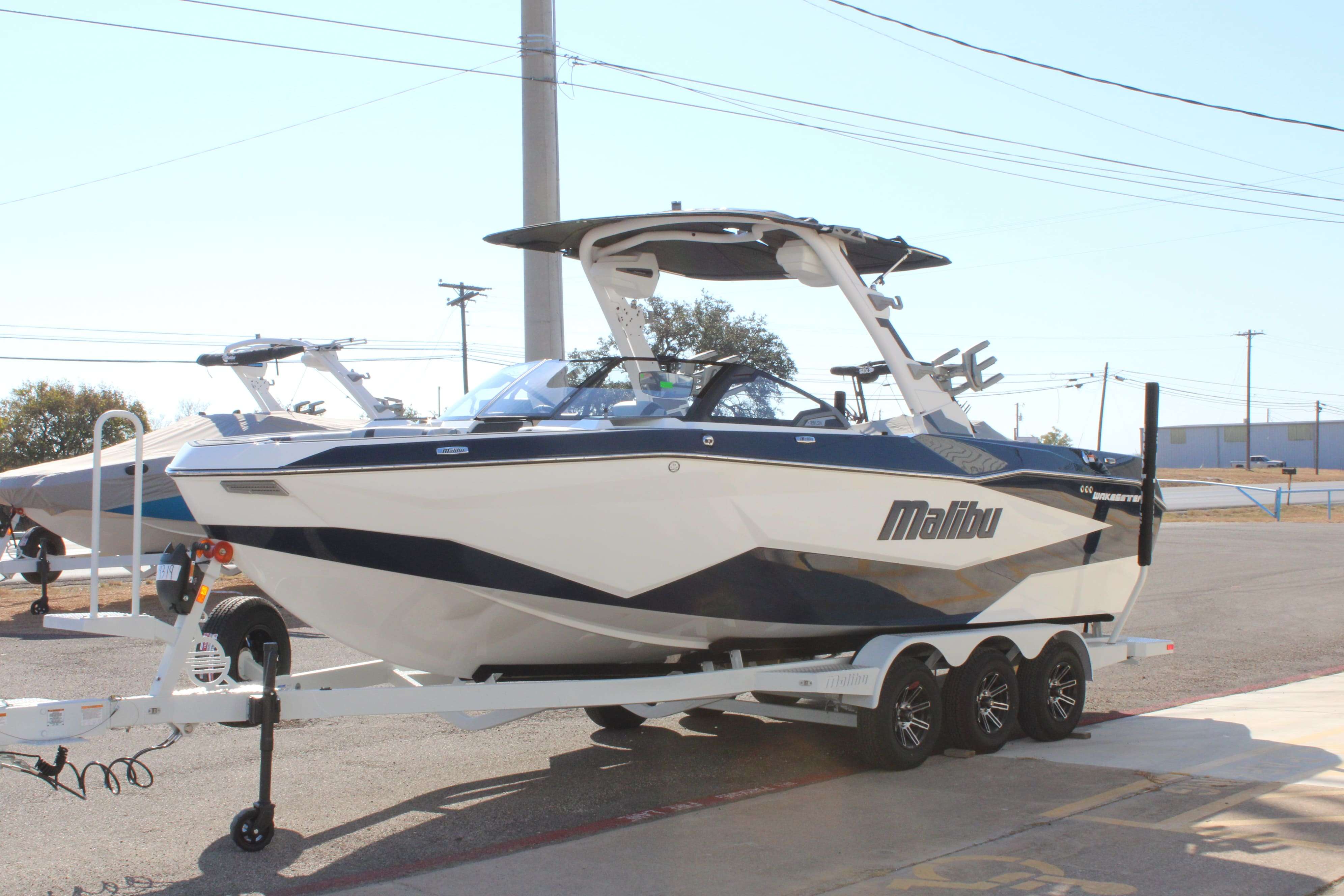 2026 Malibu Boats Wakesetter 25 LSV-4