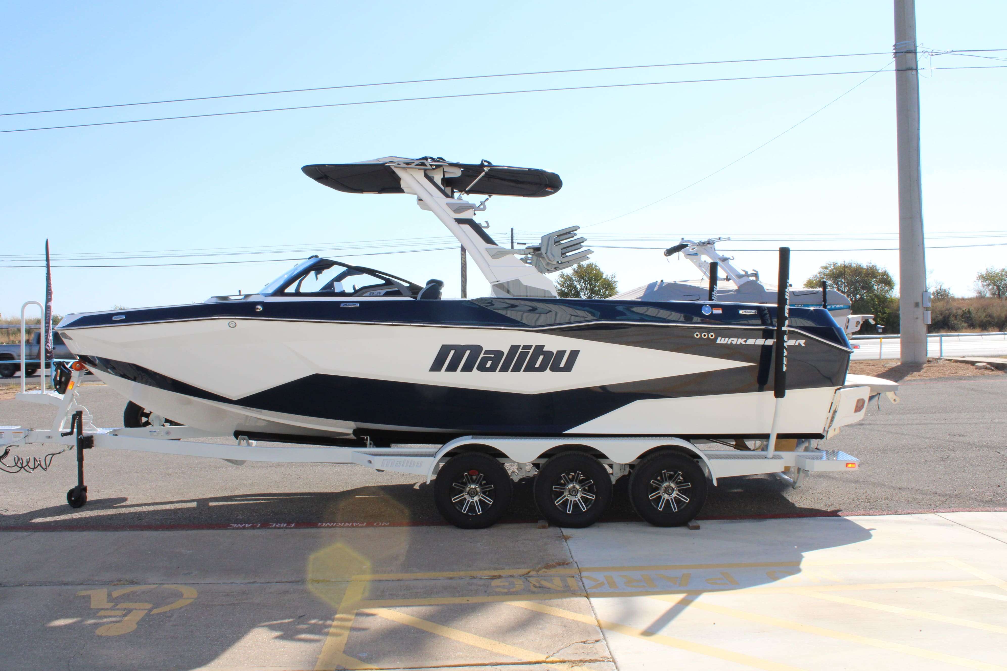 2026 Malibu Boats Wakesetter 25 LSV-5