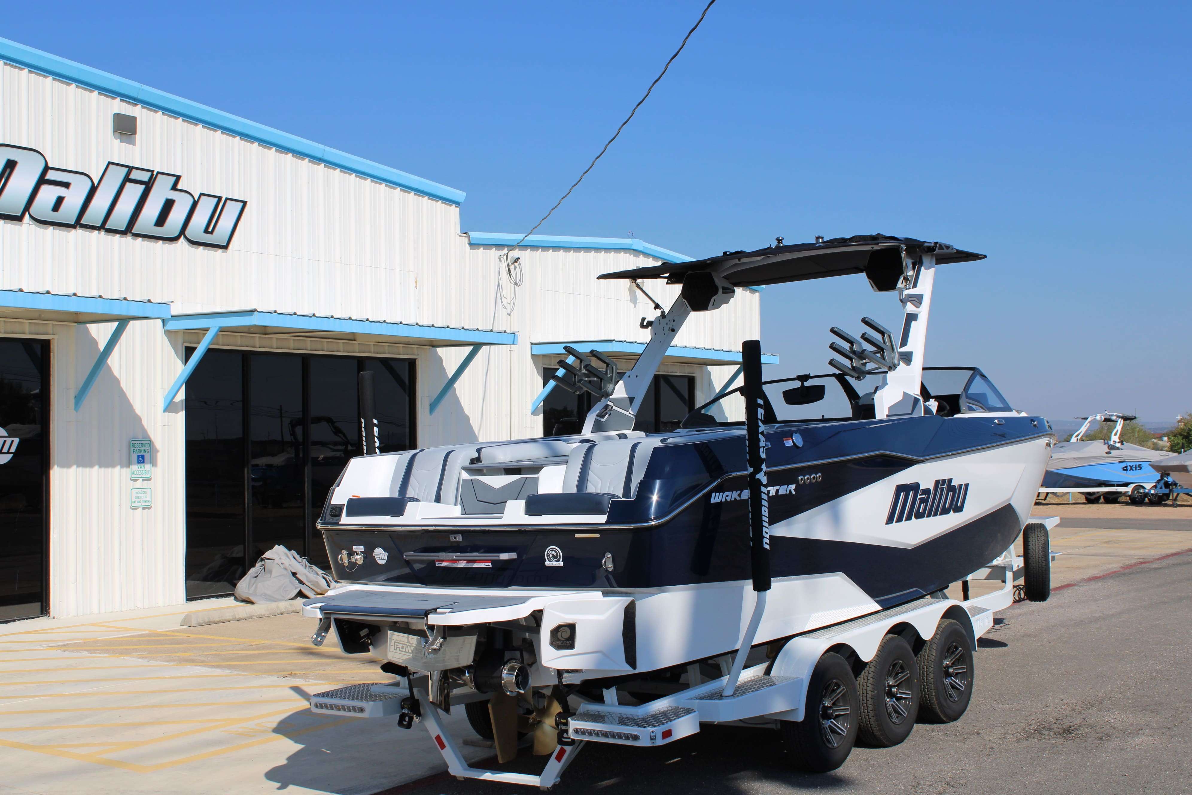 2026 Malibu Boats Wakesetter 25 LSV-10