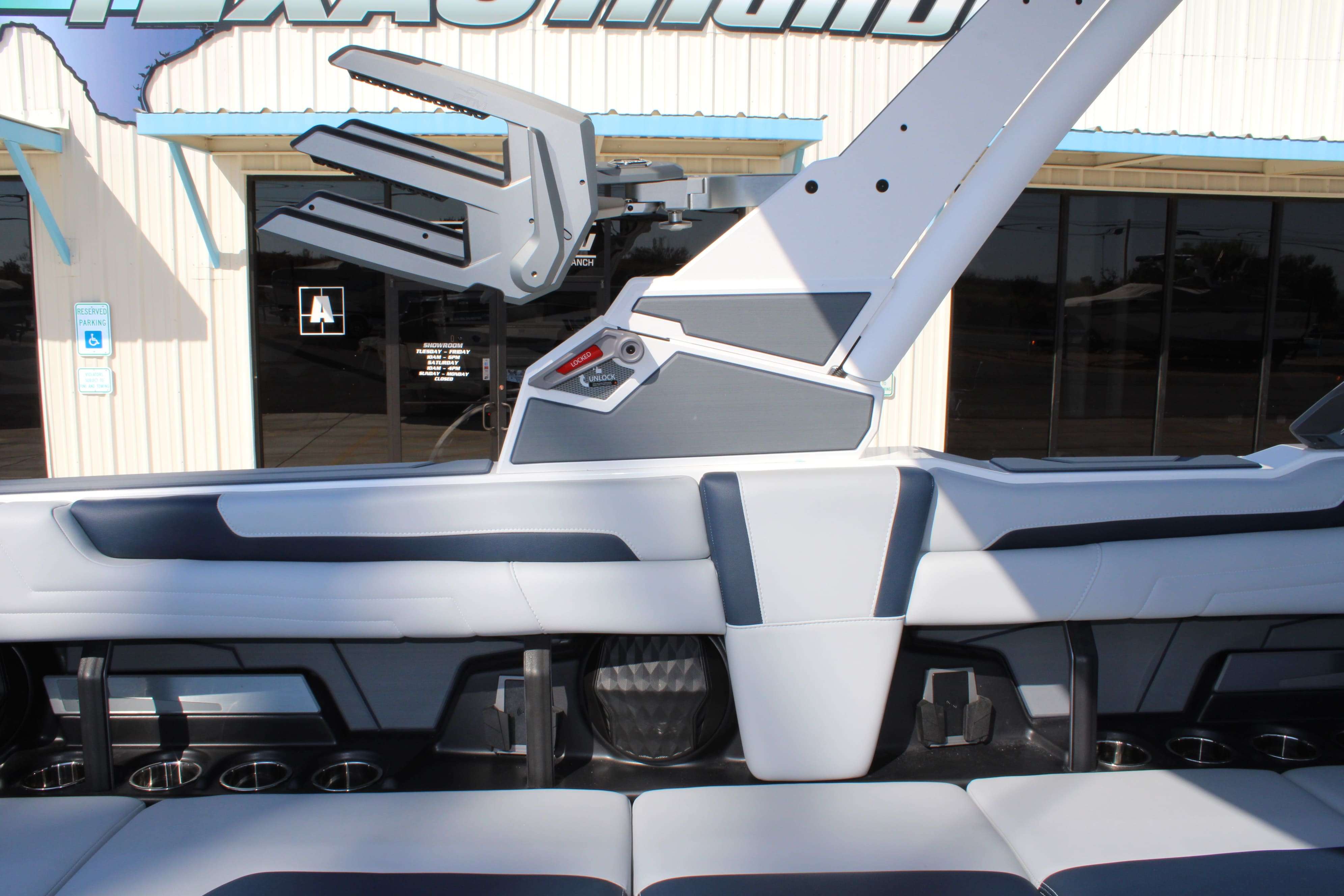 2026 Malibu Boats Wakesetter 25 LSV-16