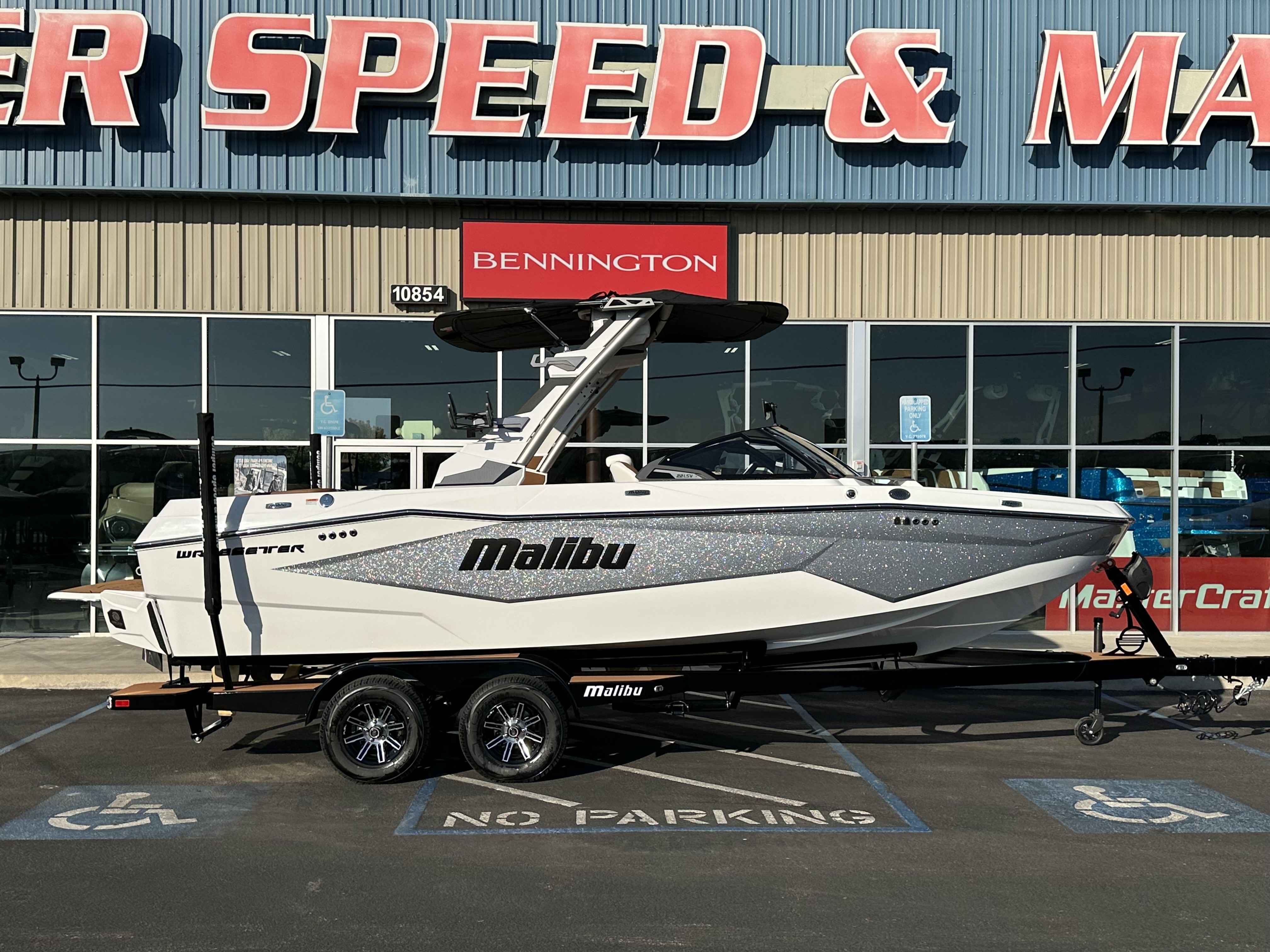 2026 Malibu 22 LSV