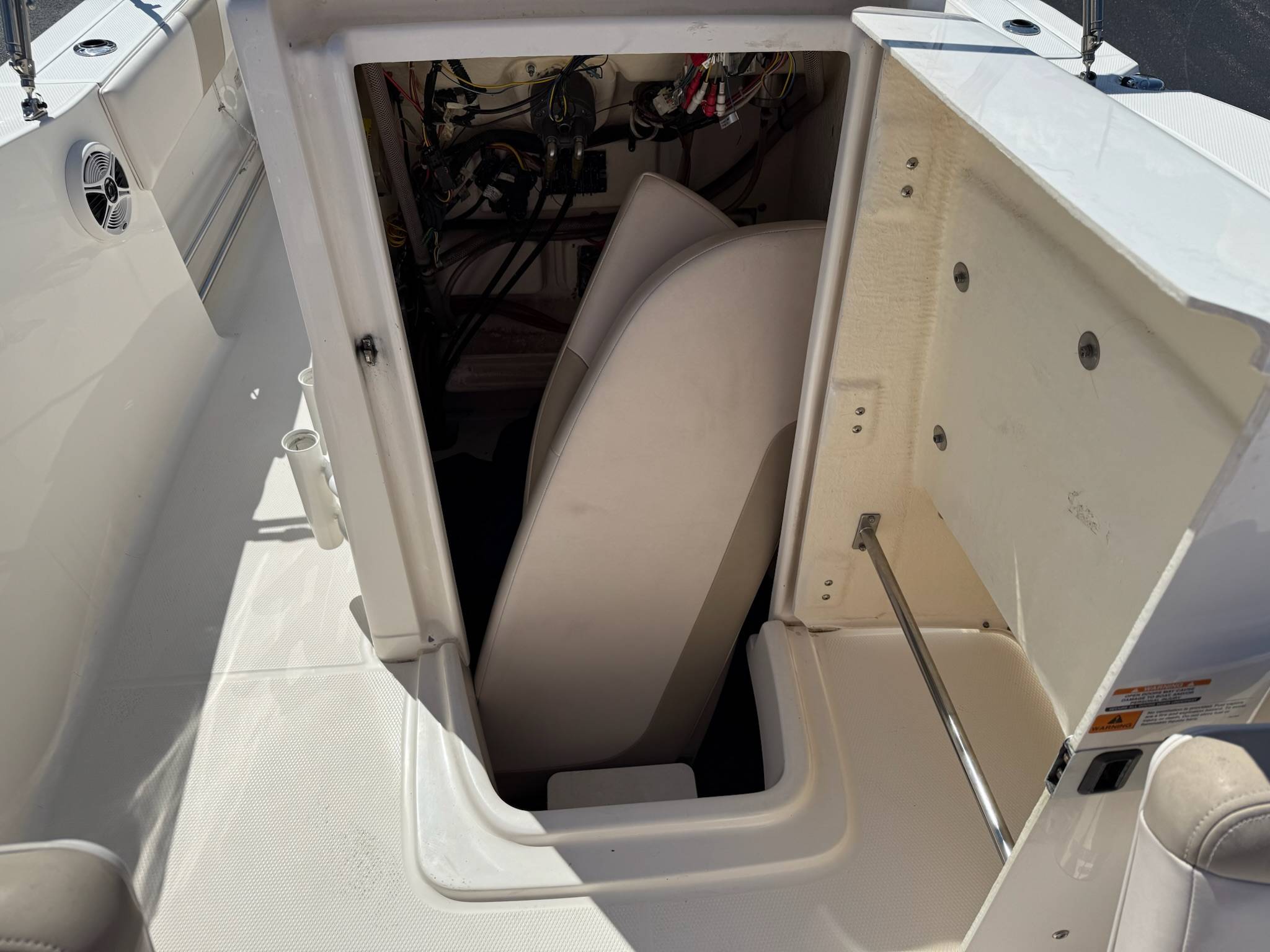 2017 Robalo R200 Center Console-6
