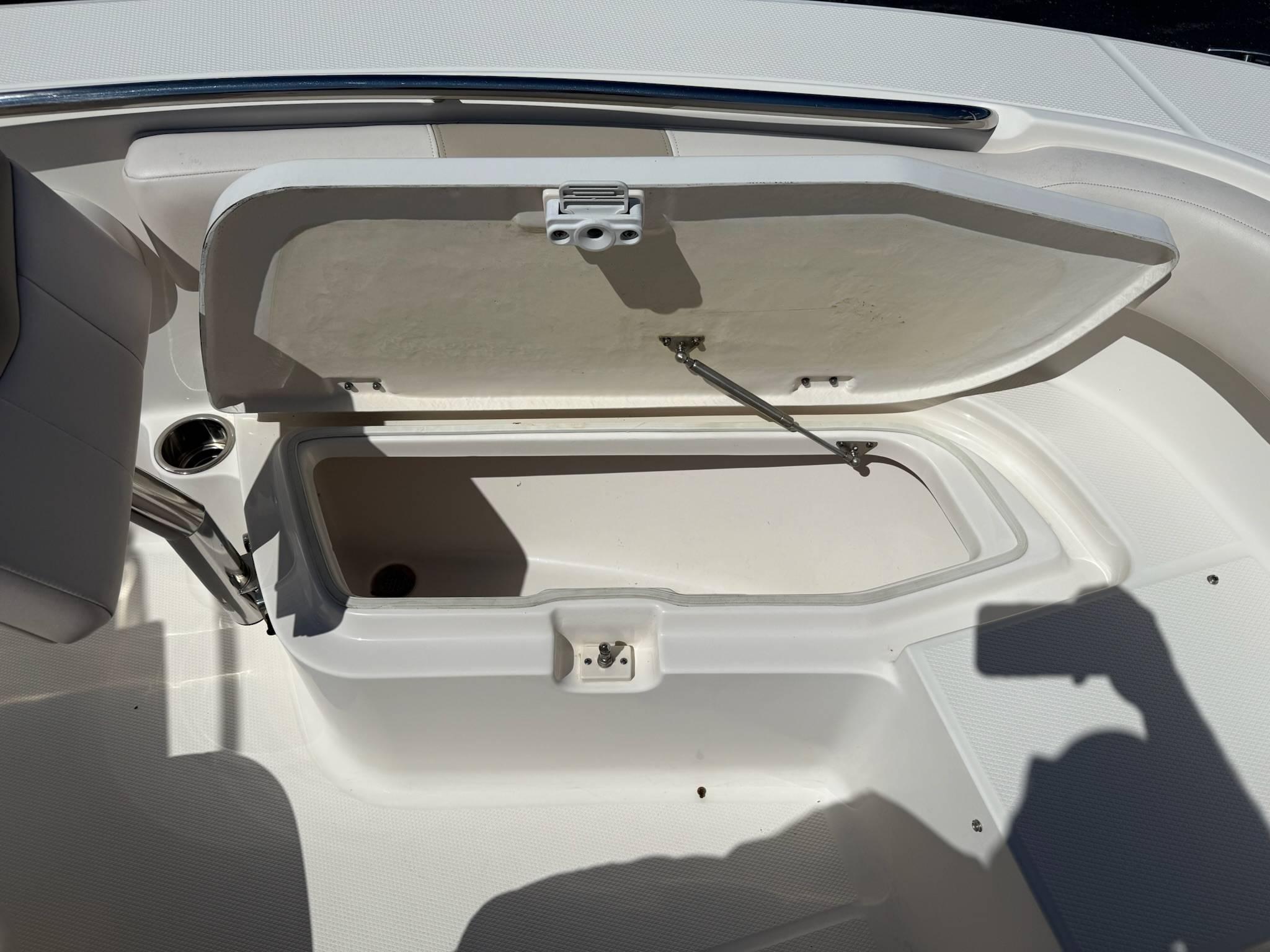 2017 Robalo R200 Center Console-8