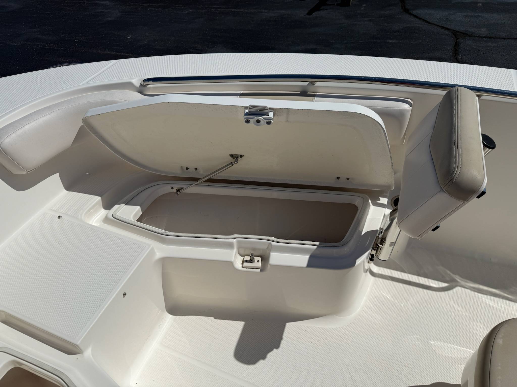 2017 Robalo R200 Center Console-9