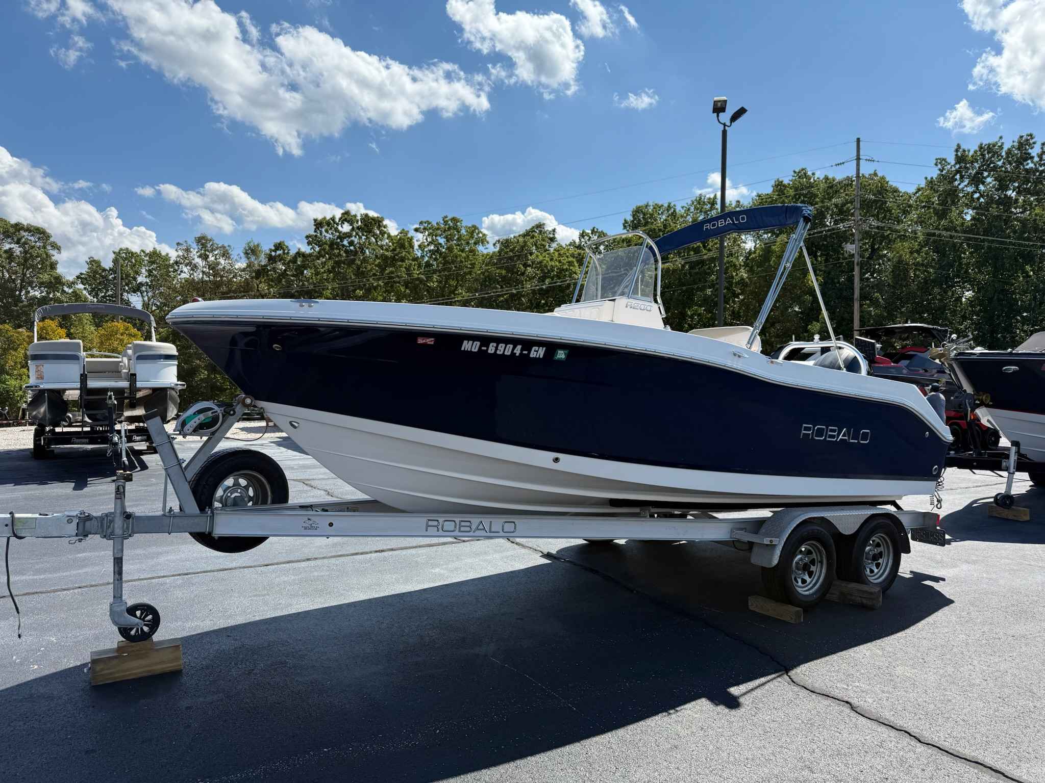 2017 Robalo R200 Center Console-3
