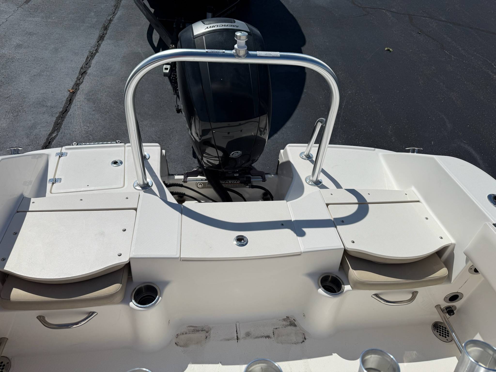 2017 Robalo R200 Center Console-11