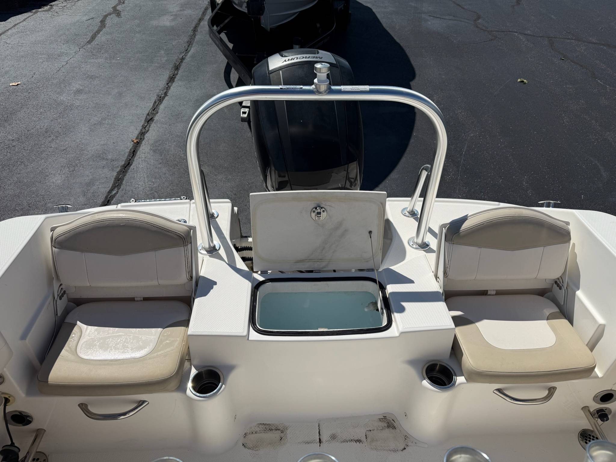 2017 Robalo R200 Center Console-12