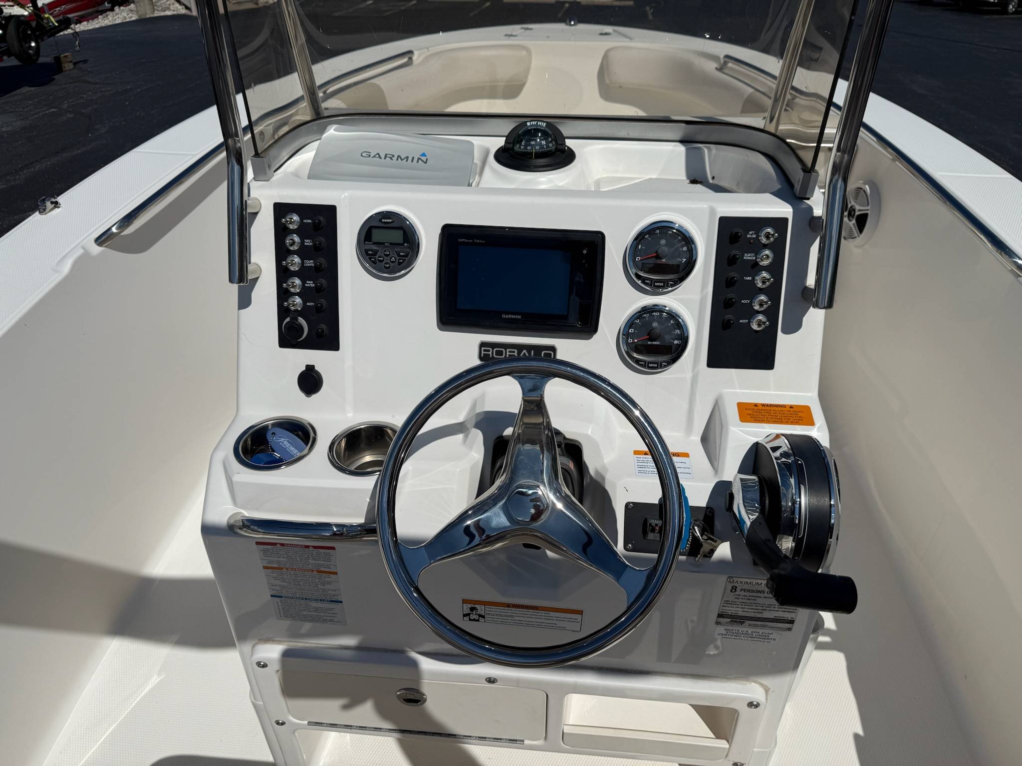 2017 Robalo R200 Center Console-14