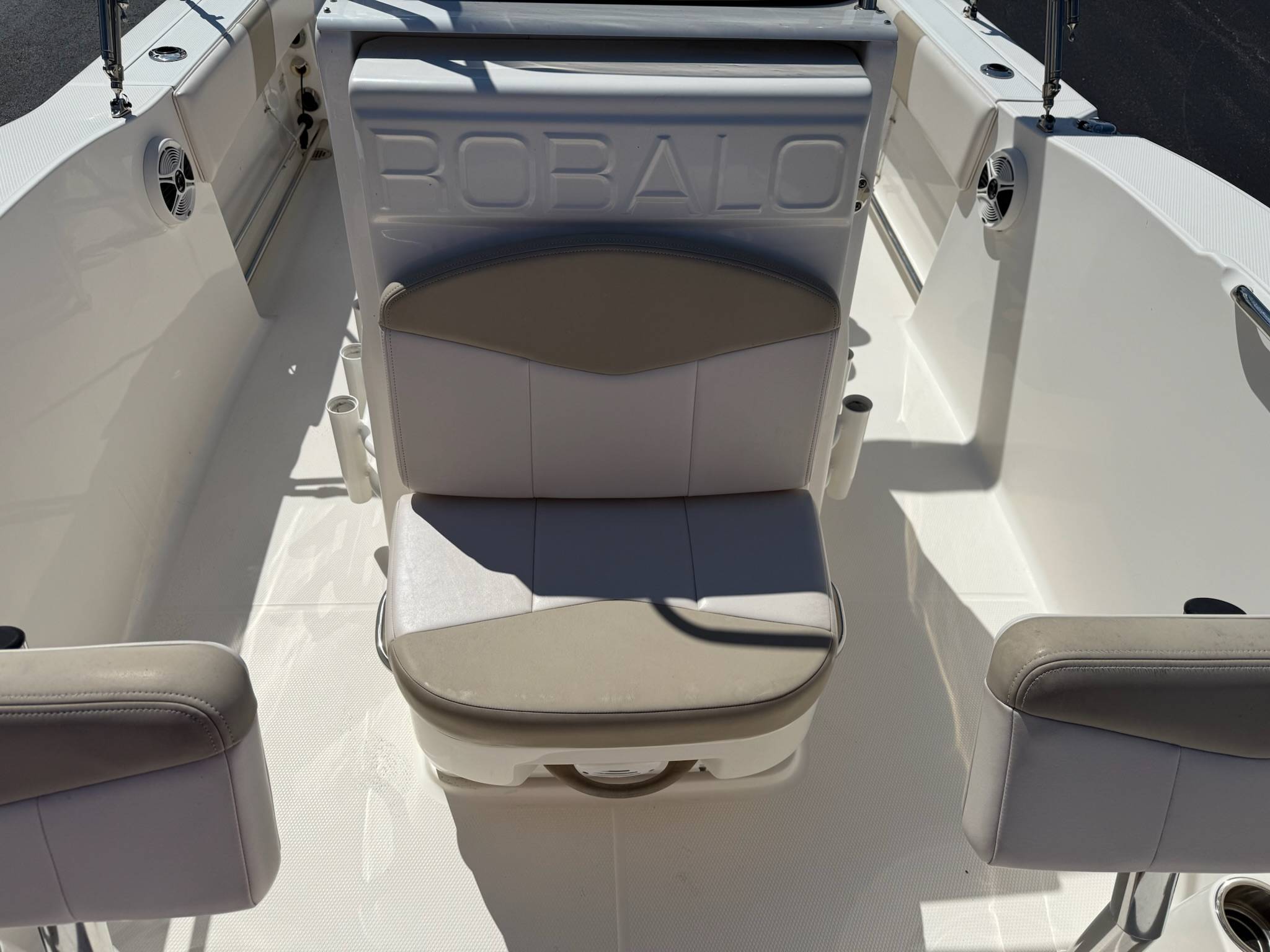 2017 Robalo R200 Center Console-15