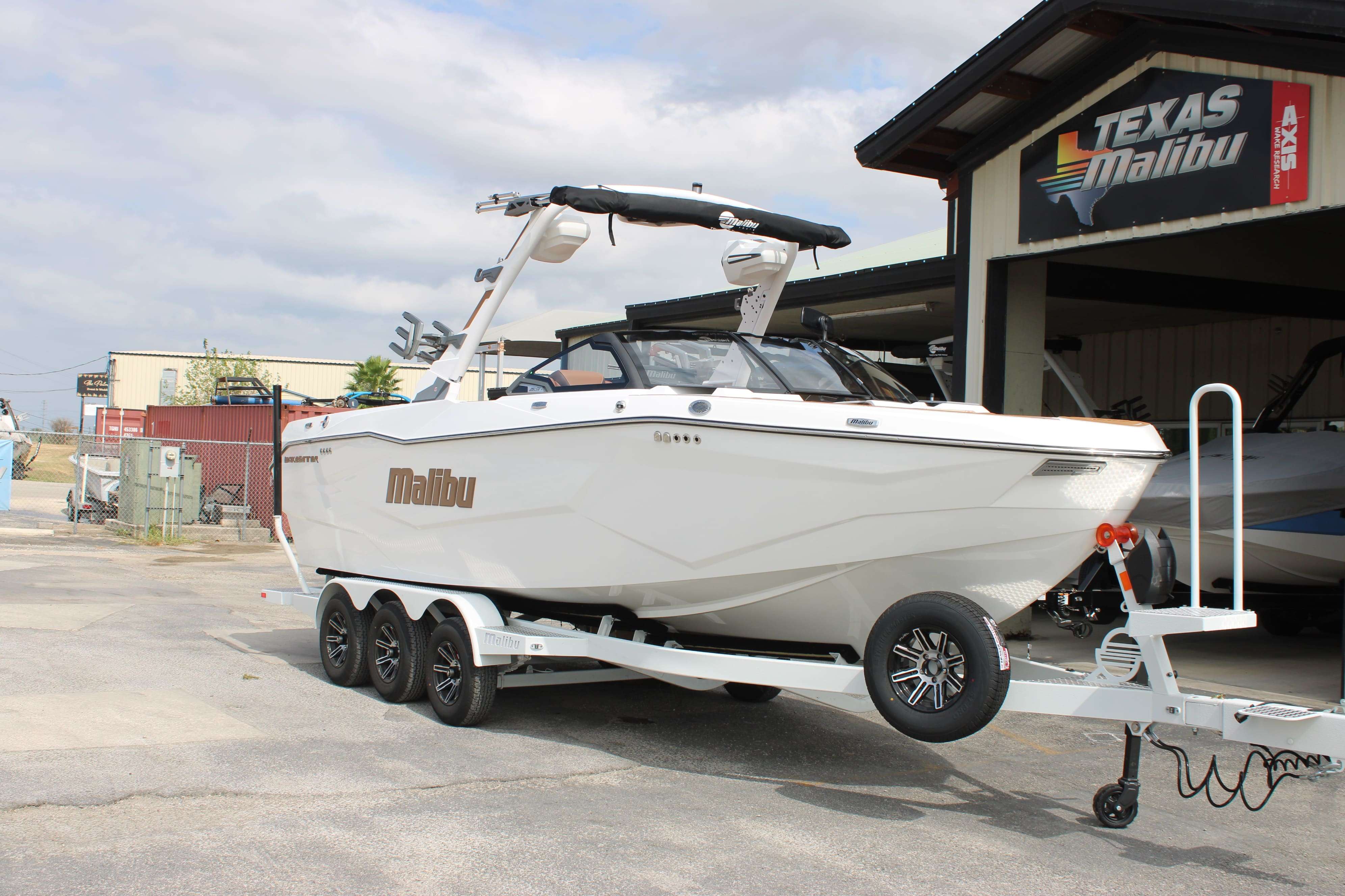 2026 Malibu Boats Wakesetter 25 LSV-2