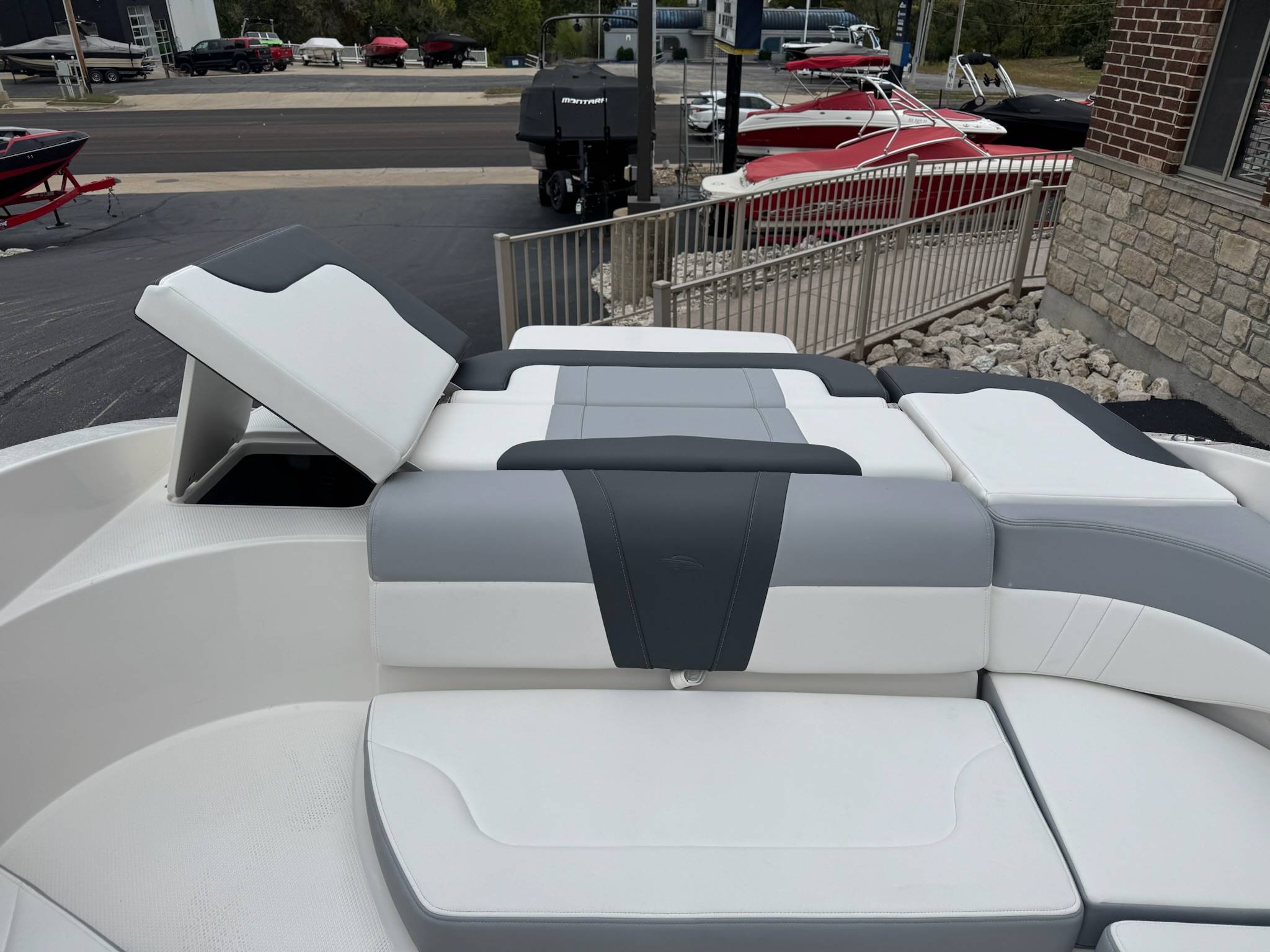 2026 Chaparral 23 SSi-13