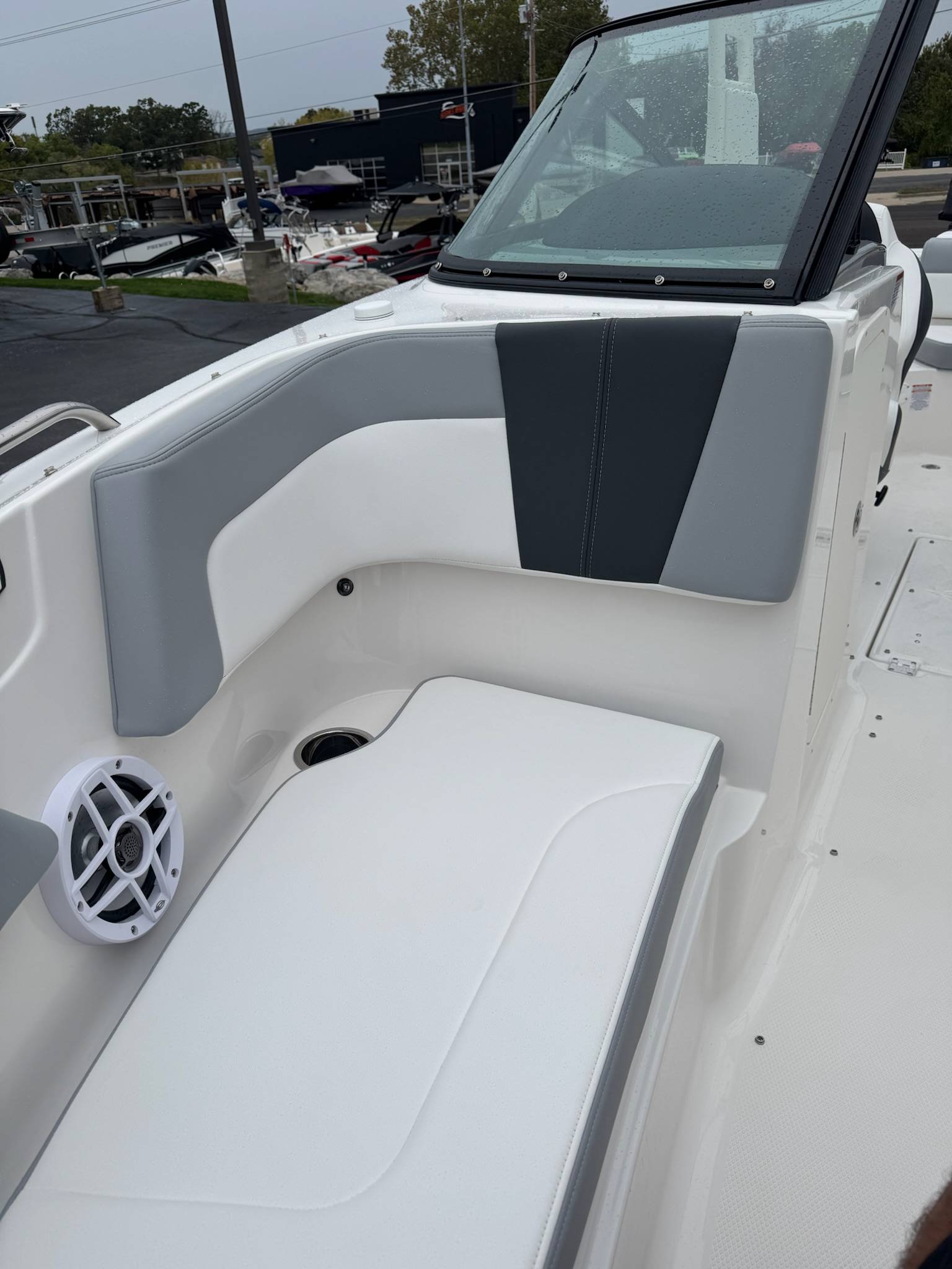 2026 Chaparral 23 SSi-15