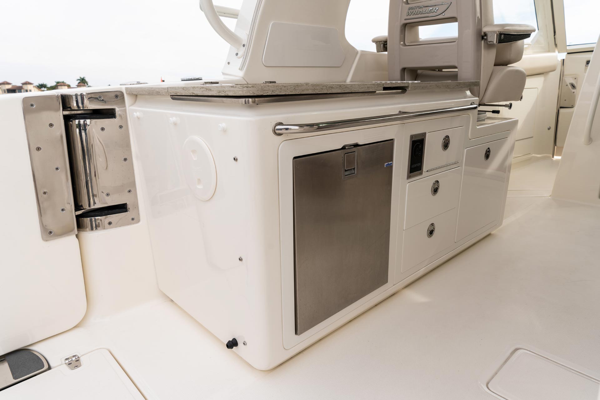 New 2026 Boston whaler 380 Realm for Sale | Vancouver, BC | M&P Yacht Centre