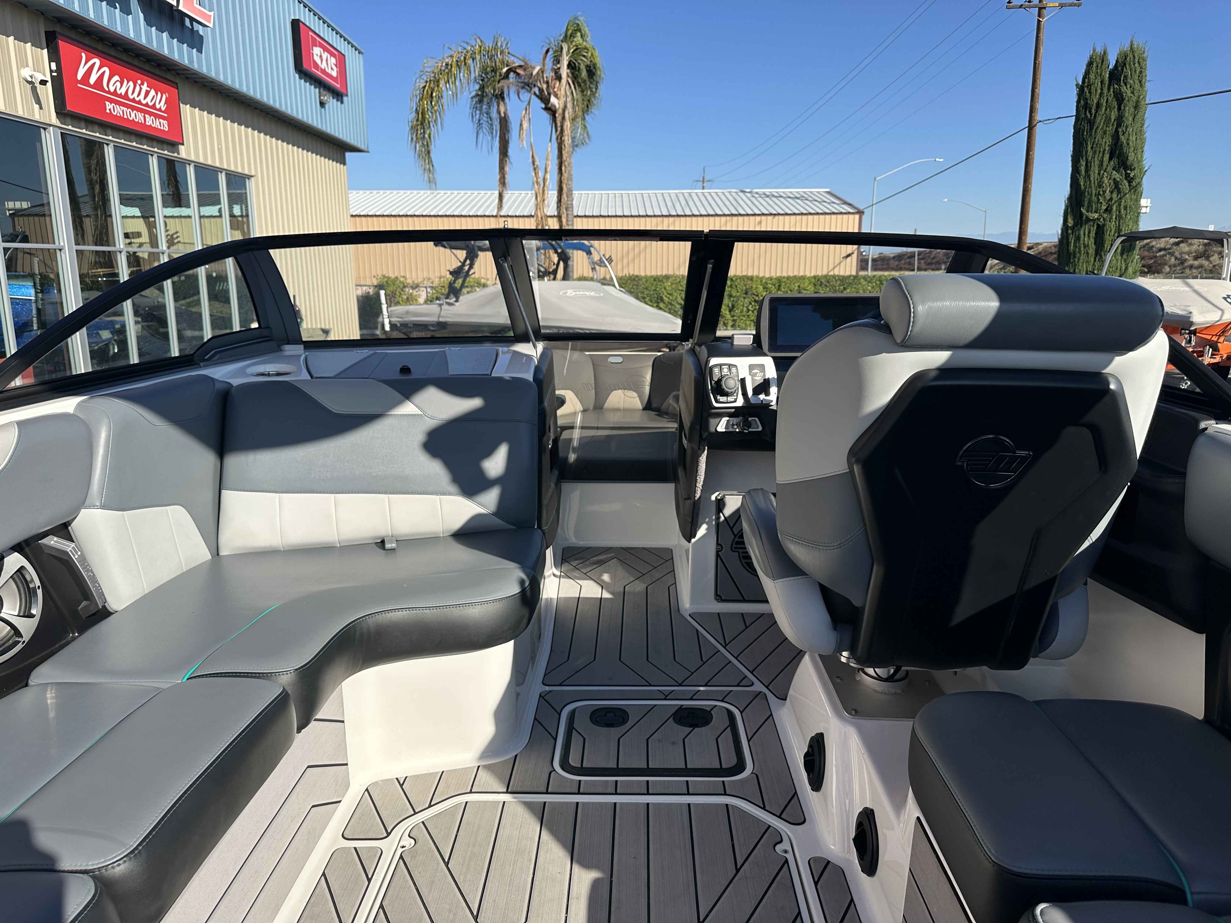 2019 Malibu 23 LSV-10