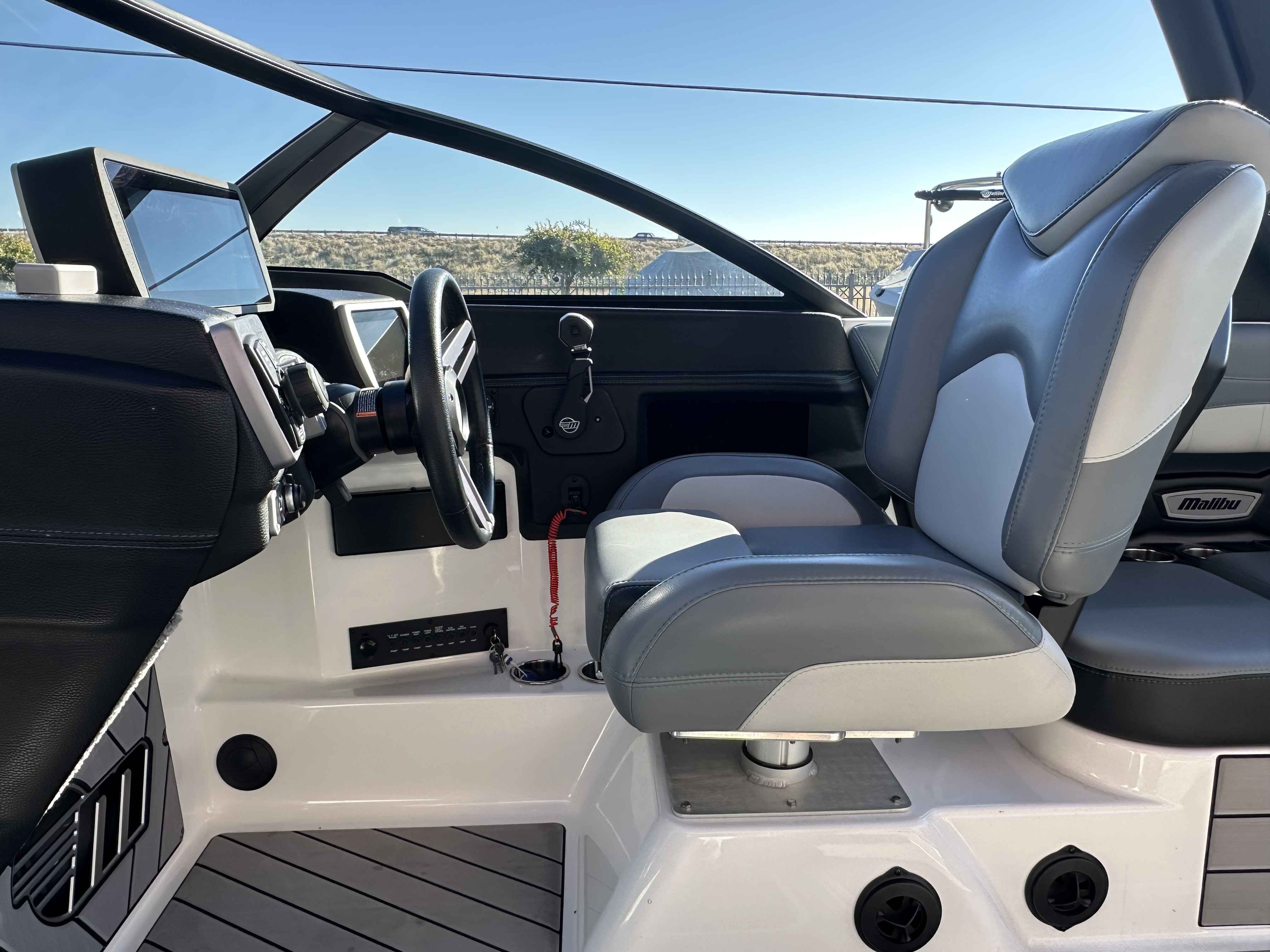 2019 Malibu 23 LSV-12