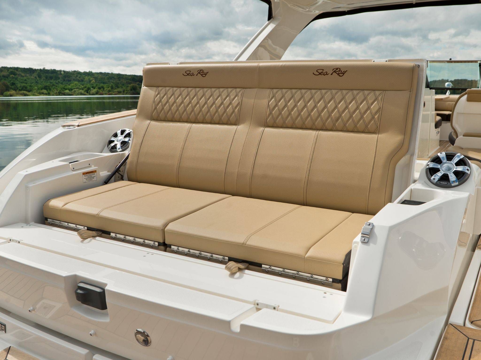 New 2026 Sea ray SLX 350 OB for Sale | Vancouver, BC | M&P Yacht Centre