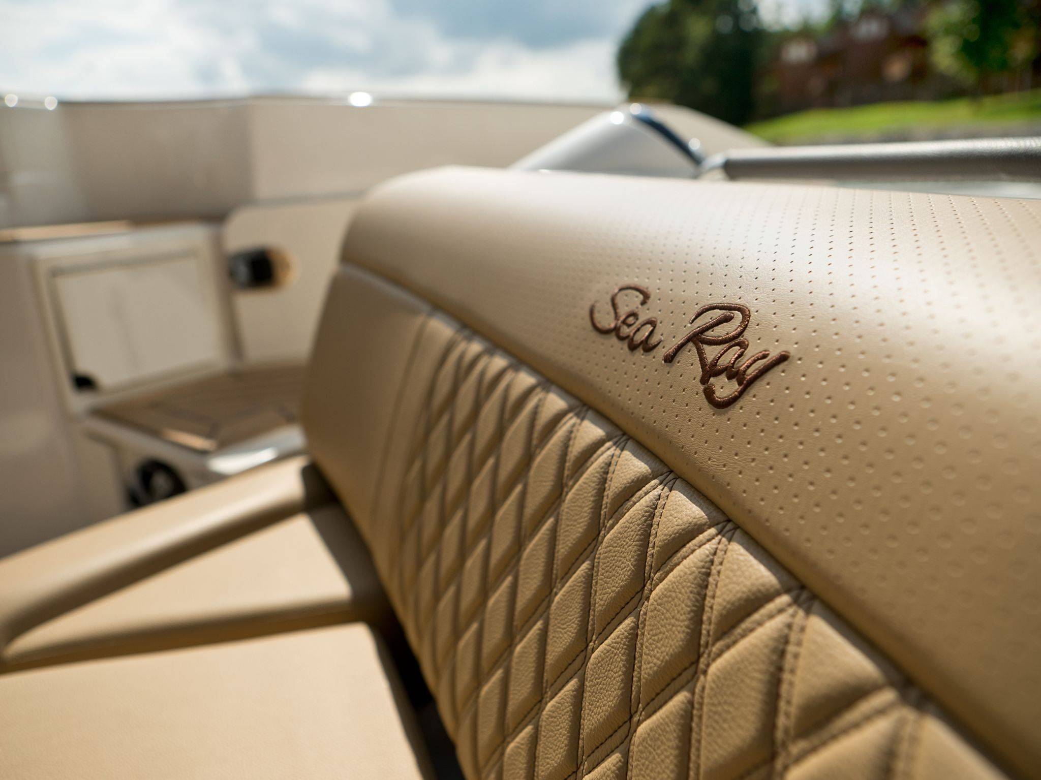 New 2026 Sea ray SLX 350 OB for Sale | Vancouver, BC | M&P Yacht Centre