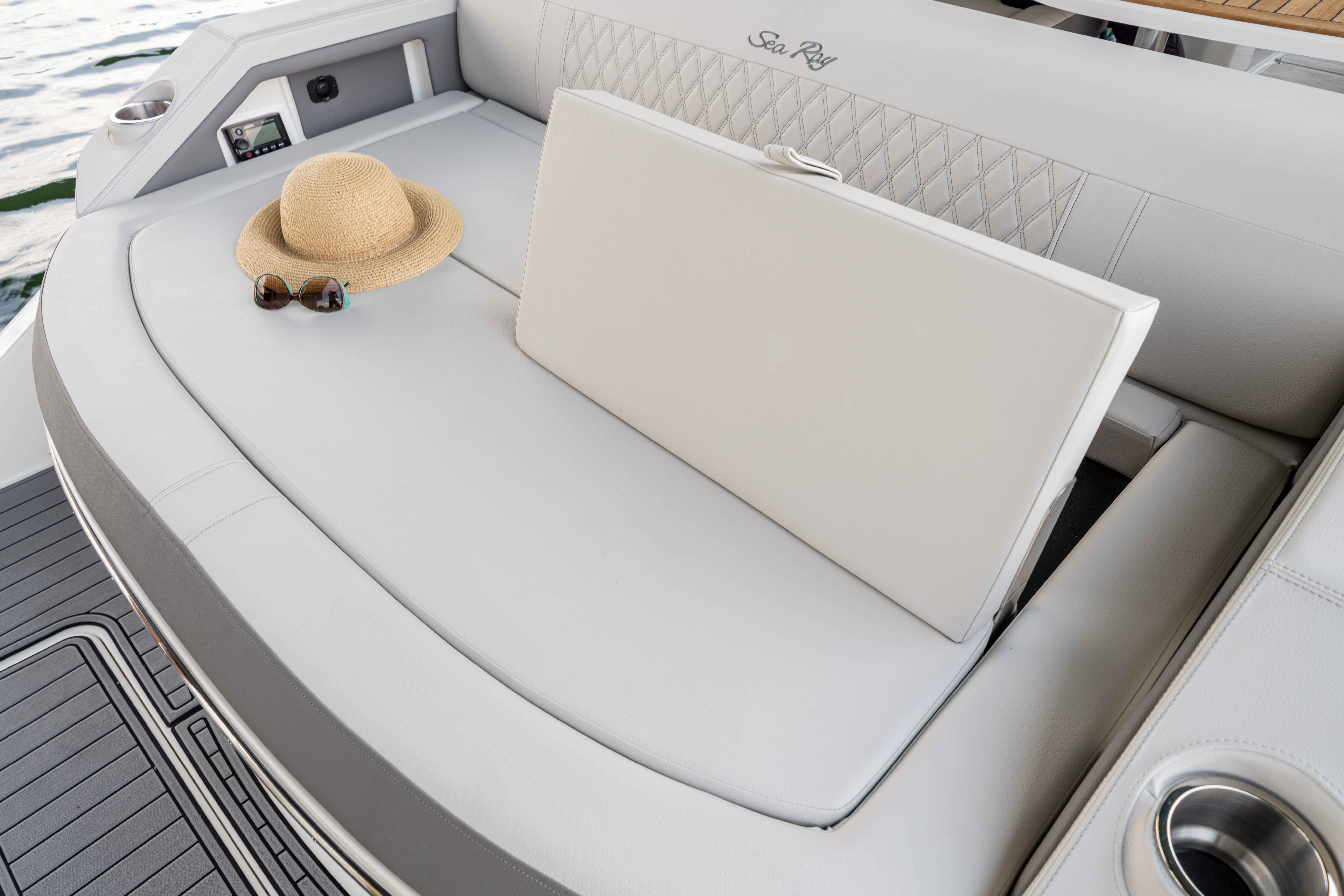 New 2026 Sea ray SLX 310 OB for Sale | Vancouver, BC | M&P Yacht Centre