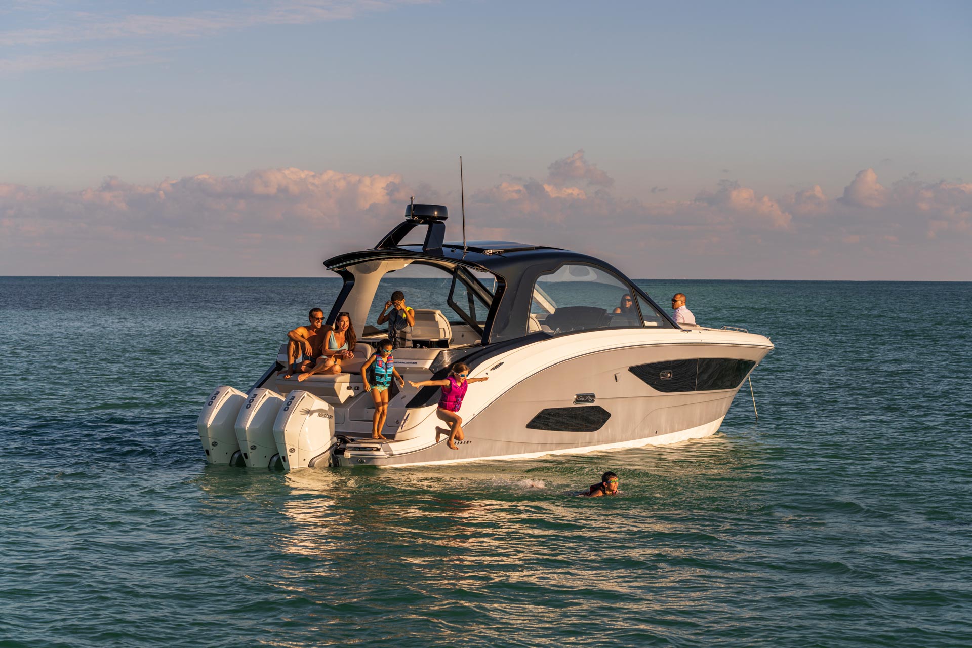 New 2026 Sea ray Sundancer 370 Outboard for Sale | Vancouver, BC | M&P Yacht Centre