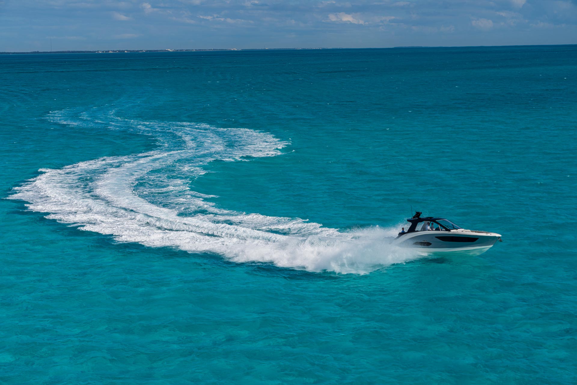 New 2026 Sea ray Sundancer 370 Outboard for Sale | Vancouver, BC | M&P Yacht Centre