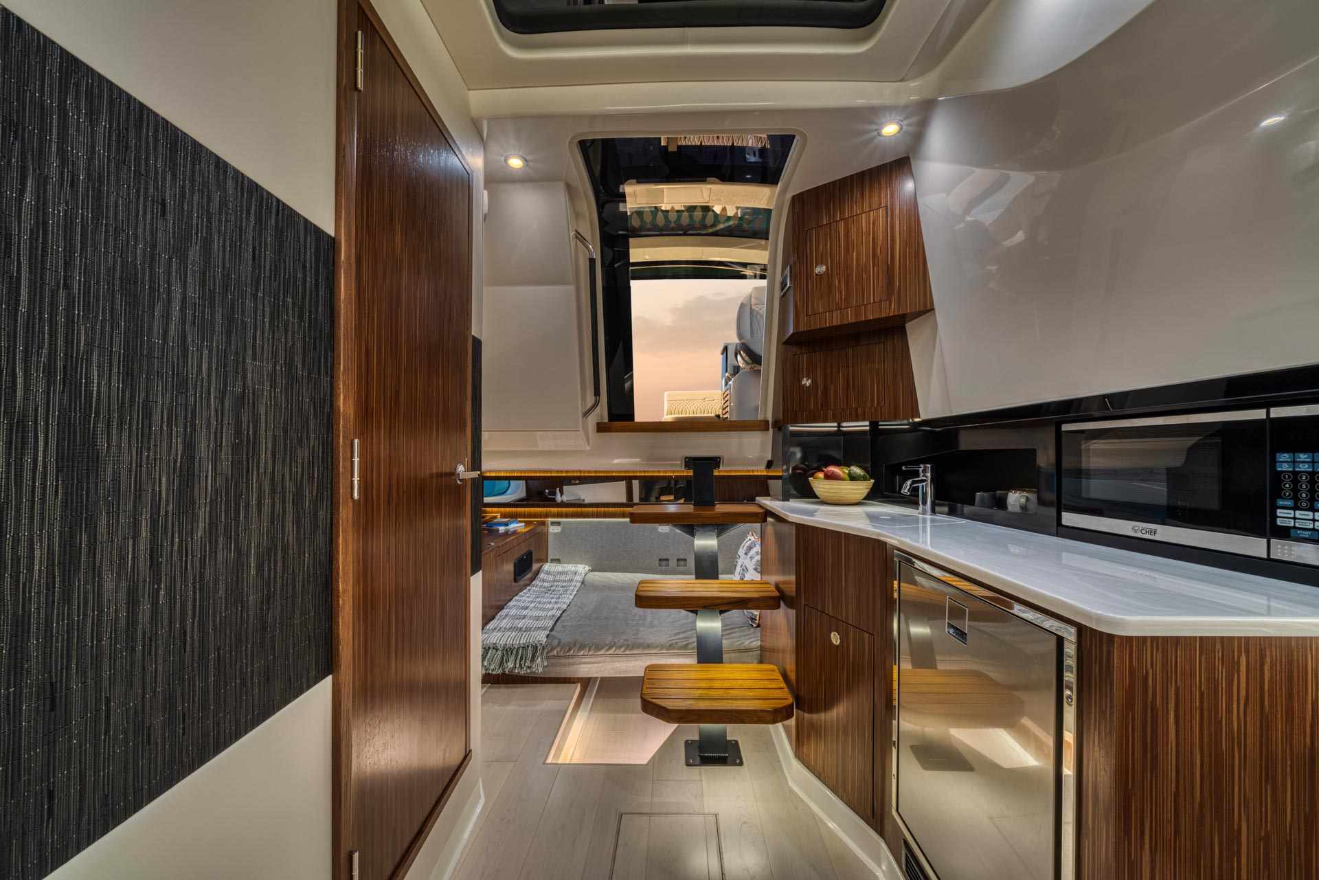 New 2026 Sea ray Sundancer 370 Outboard for Sale | Vancouver, BC | M&P Yacht Centre