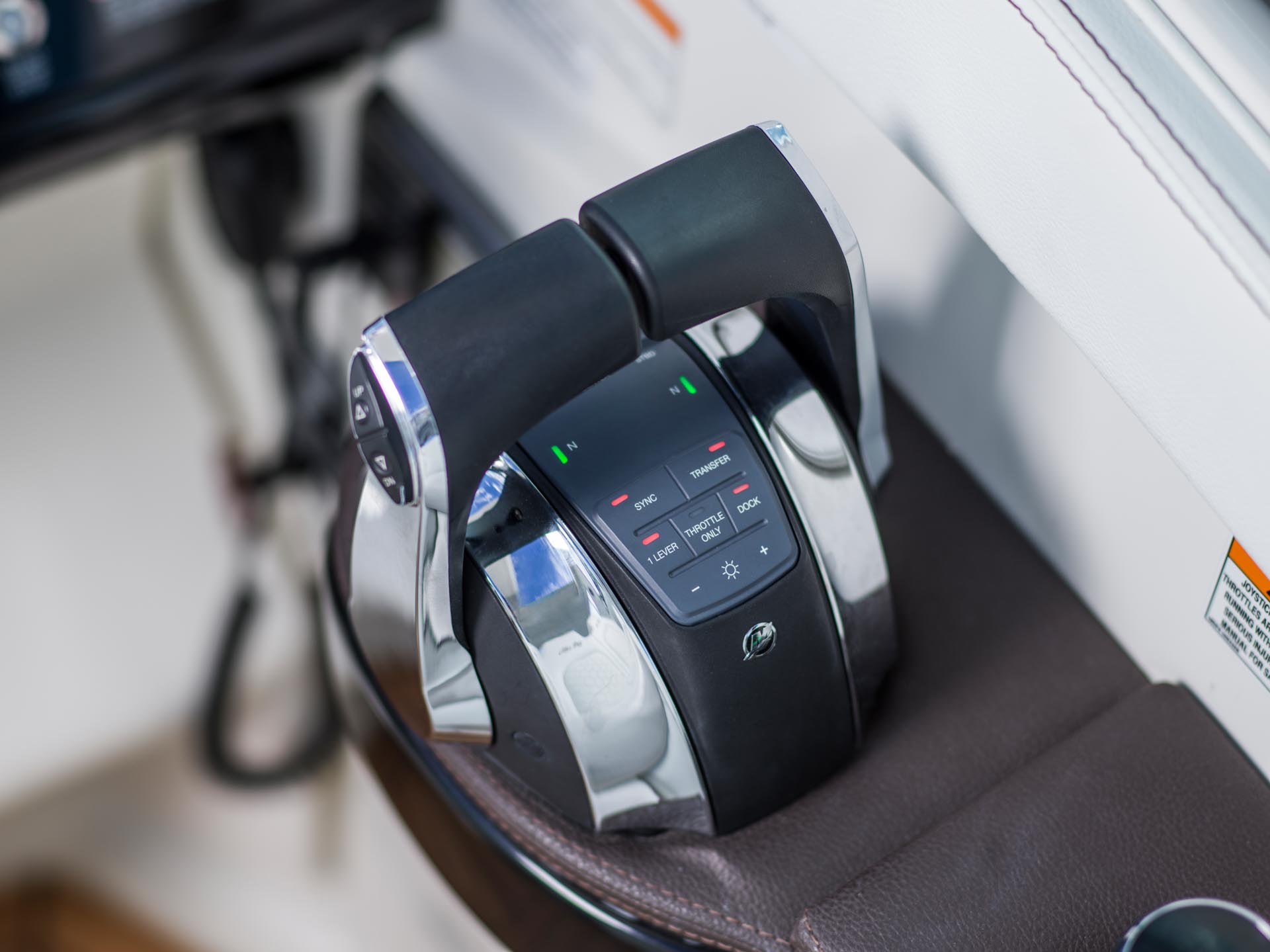 New 2026 Sea ray Sundancer 320 Outboard for Sale | Vancouver, BC | M&P Yacht Centre