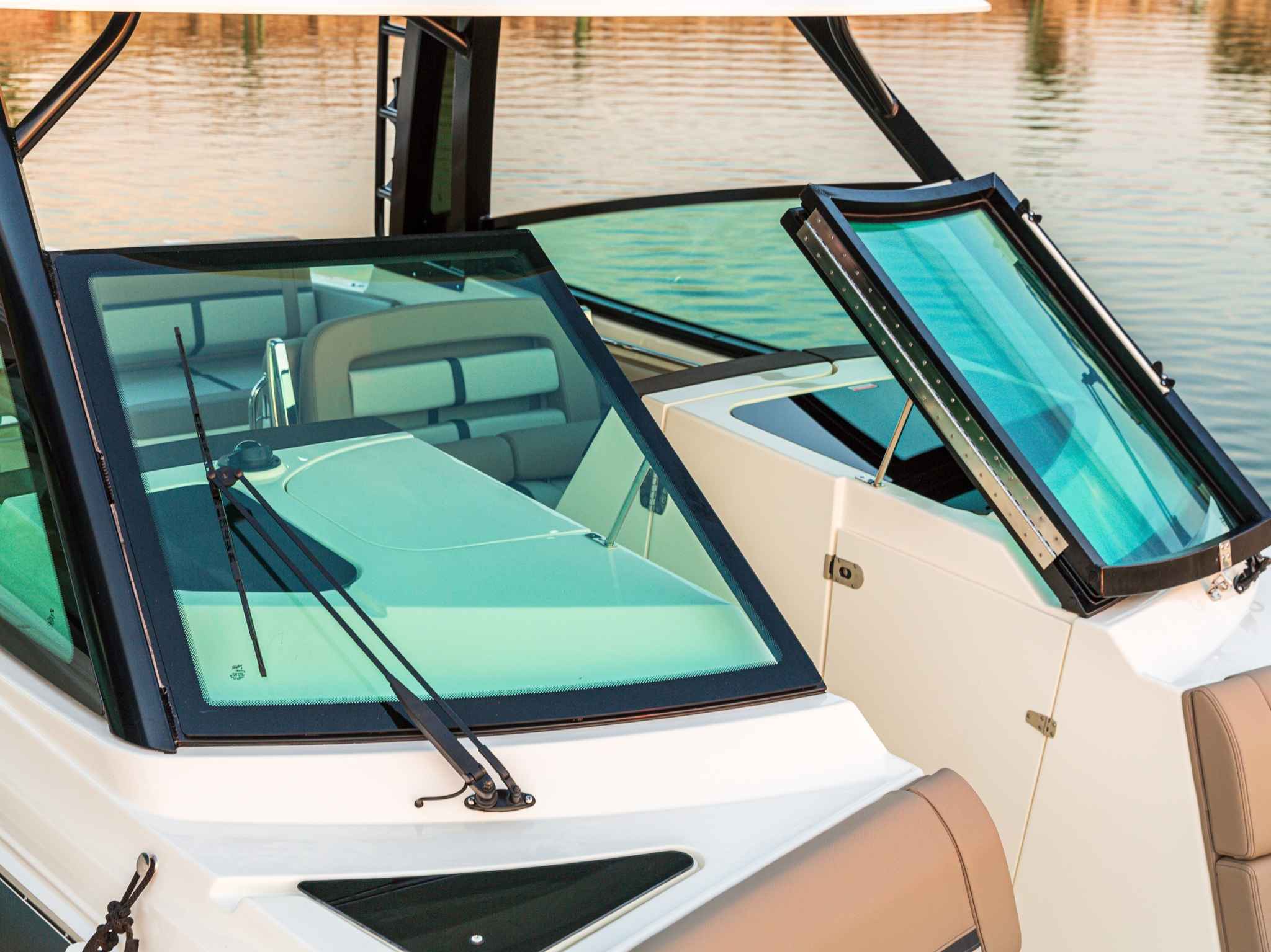 New 2026 Boston whaler 330 Vantage for Sale | Vancouver, BC | M&P Yacht Centre