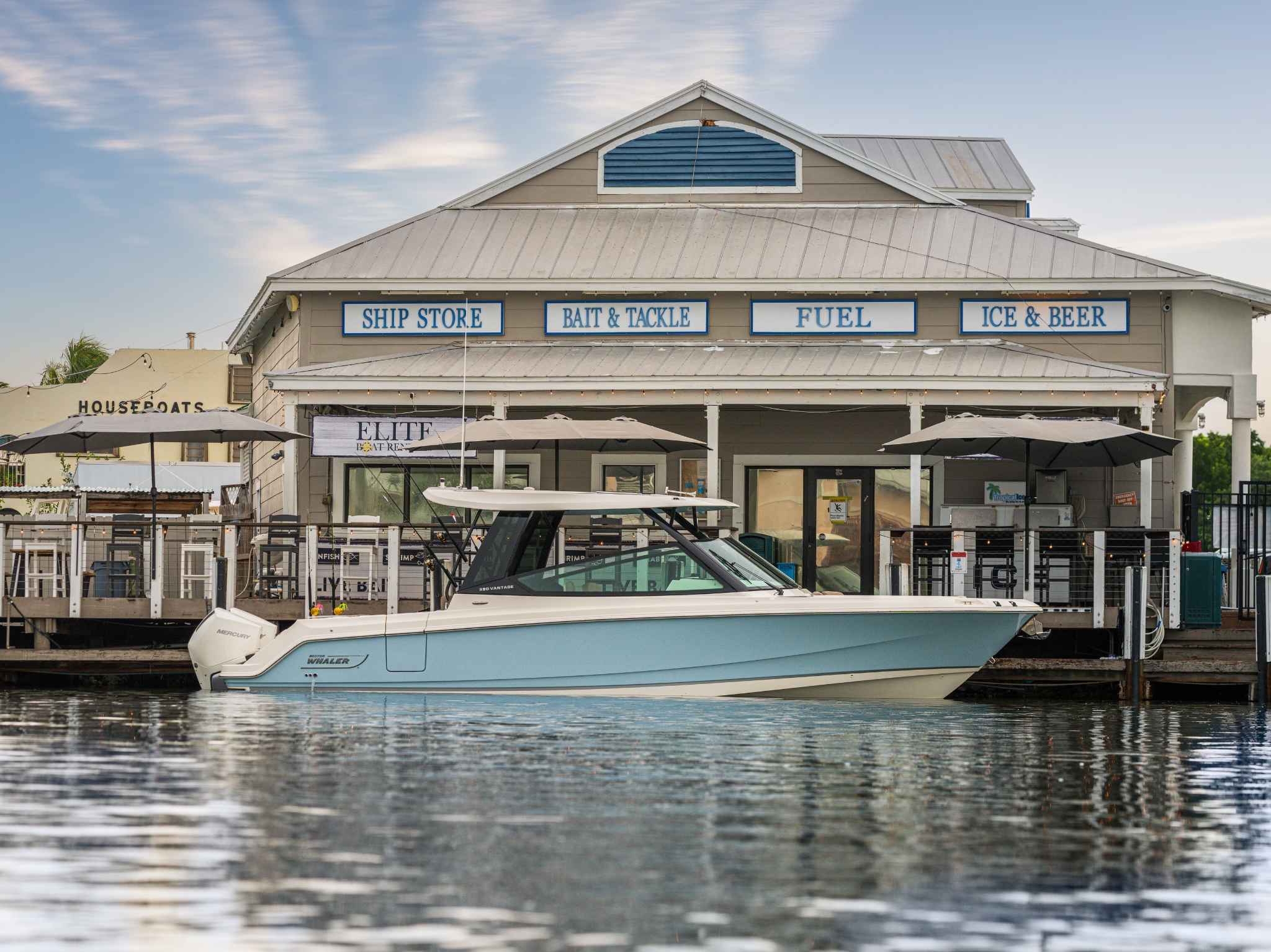 New 2026 Boston whaler 330 Vantage for Sale | Vancouver, BC | M&P Yacht Centre