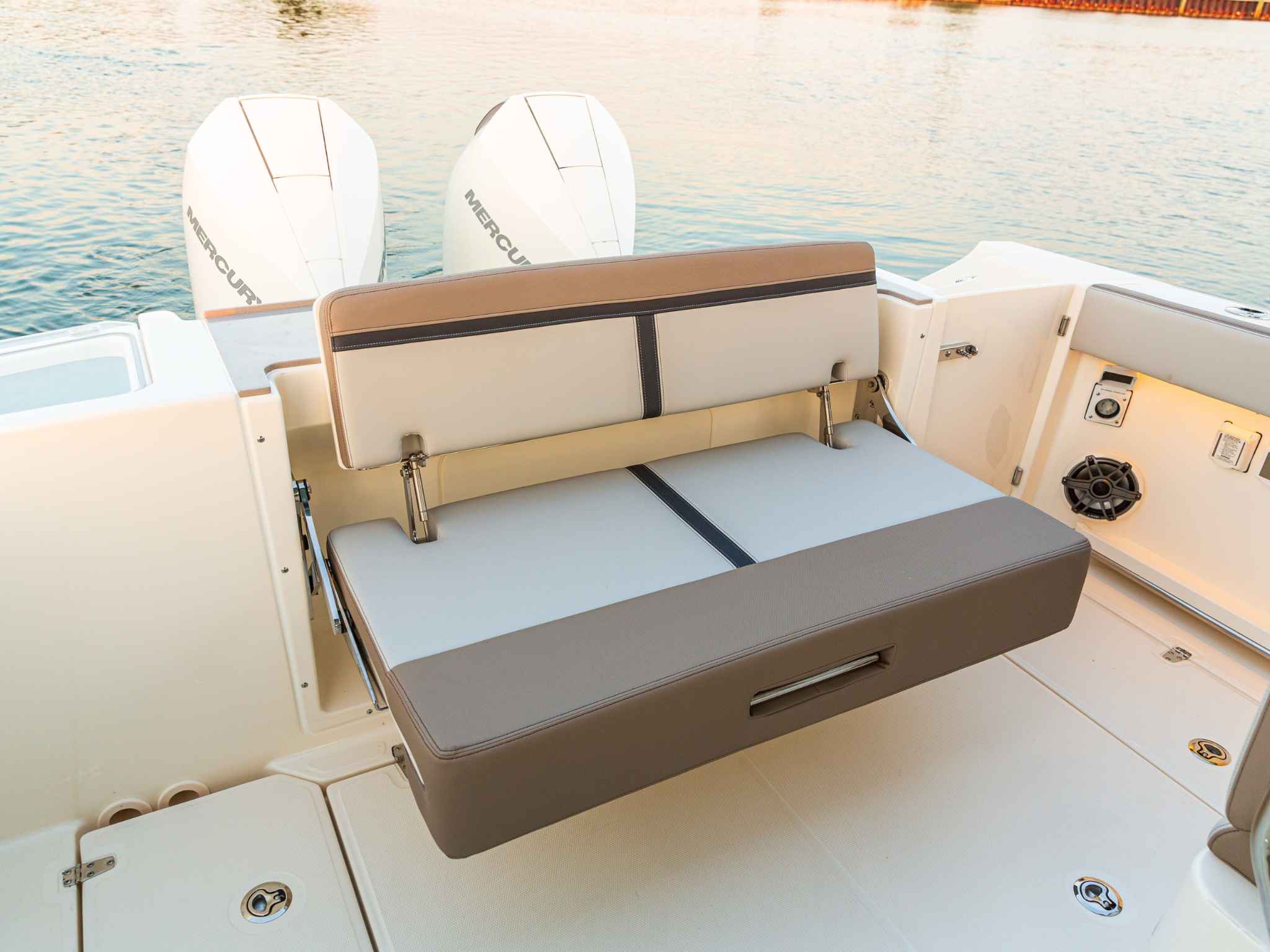 New 2026 Boston whaler 330 Vantage for Sale | Vancouver, BC | M&P Yacht Centre