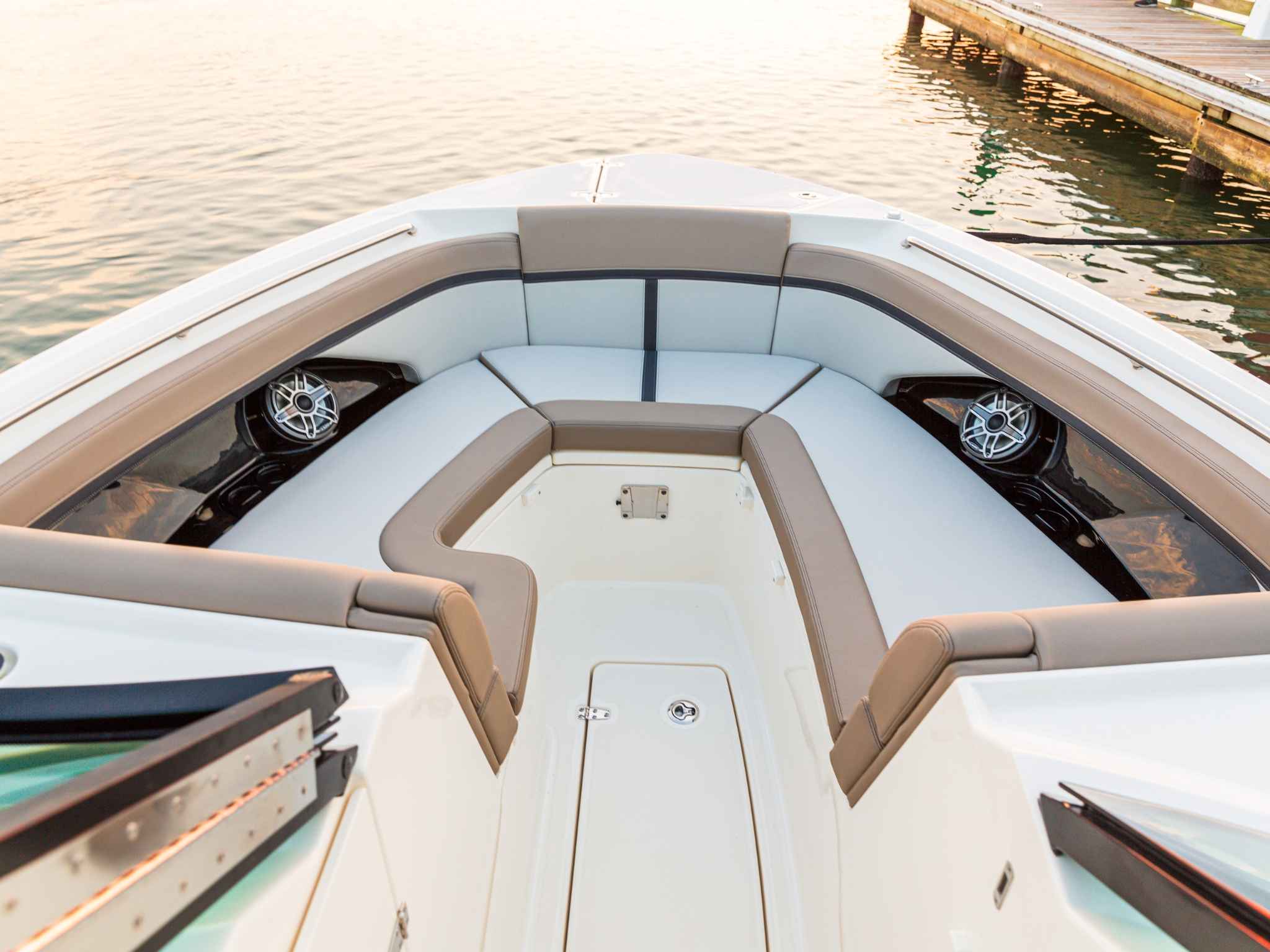 New 2026 Boston whaler 330 Vantage for Sale | Vancouver, BC | M&P Yacht Centre