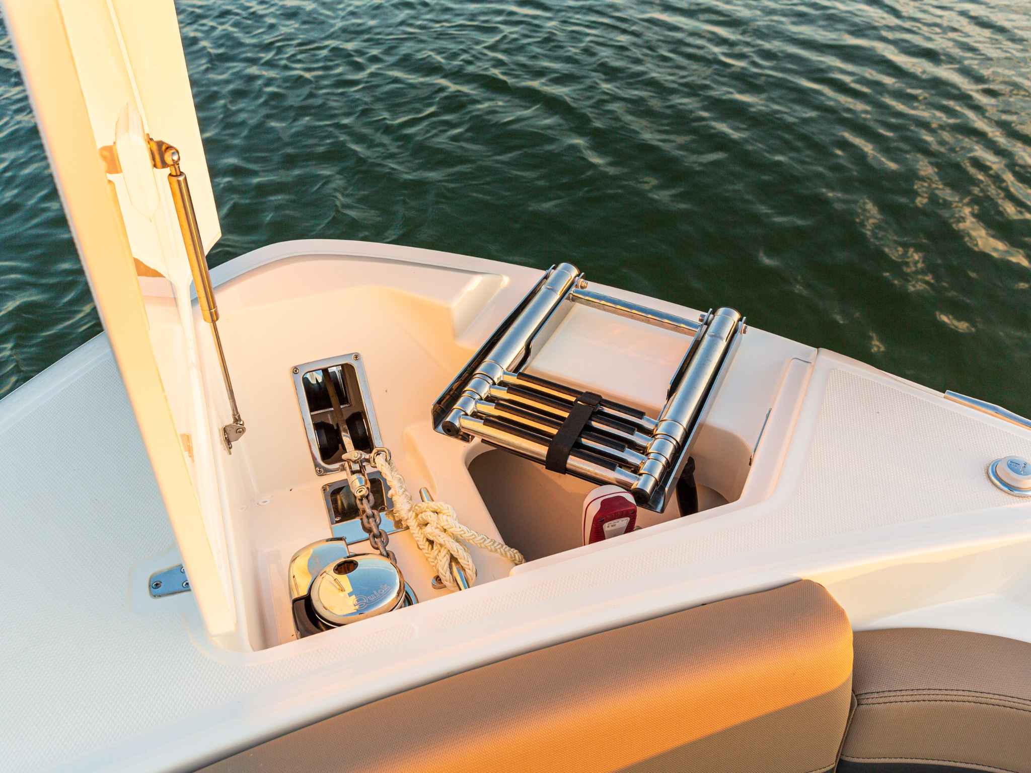 New 2026 Boston whaler 330 Vantage for Sale | Vancouver, BC | M&P Yacht Centre