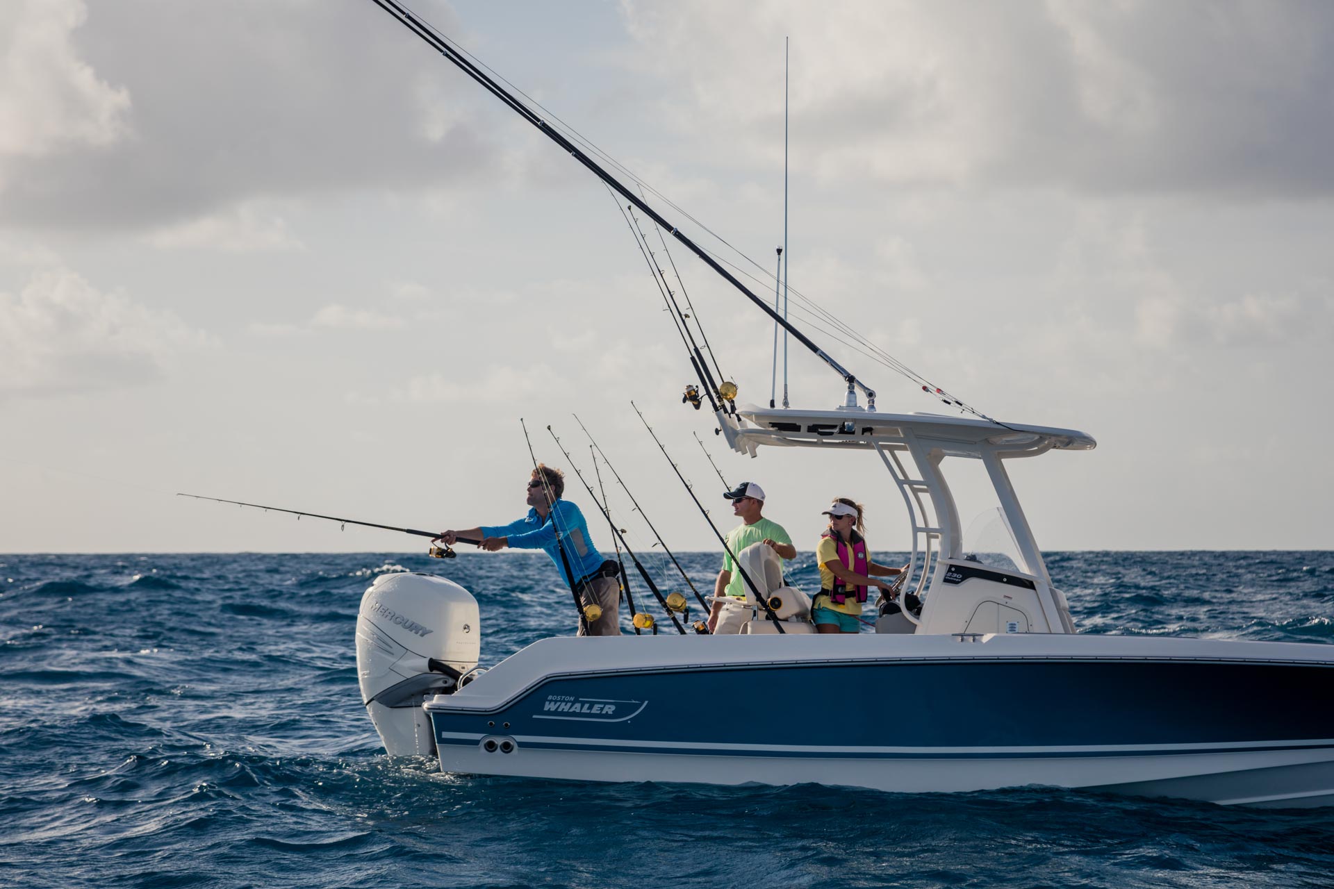 2026 Boston Whaler 230 Outrage -7