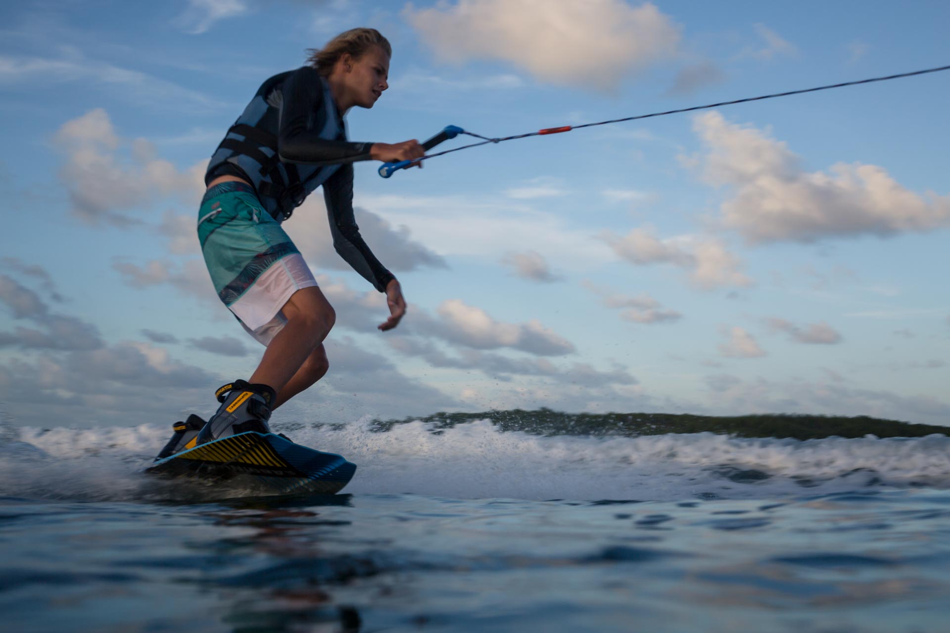 2026 Boston Whaler 230 Outrage -10