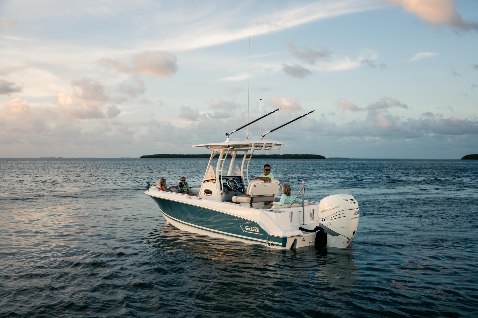2026 Boston Whaler 230 Outrage -26