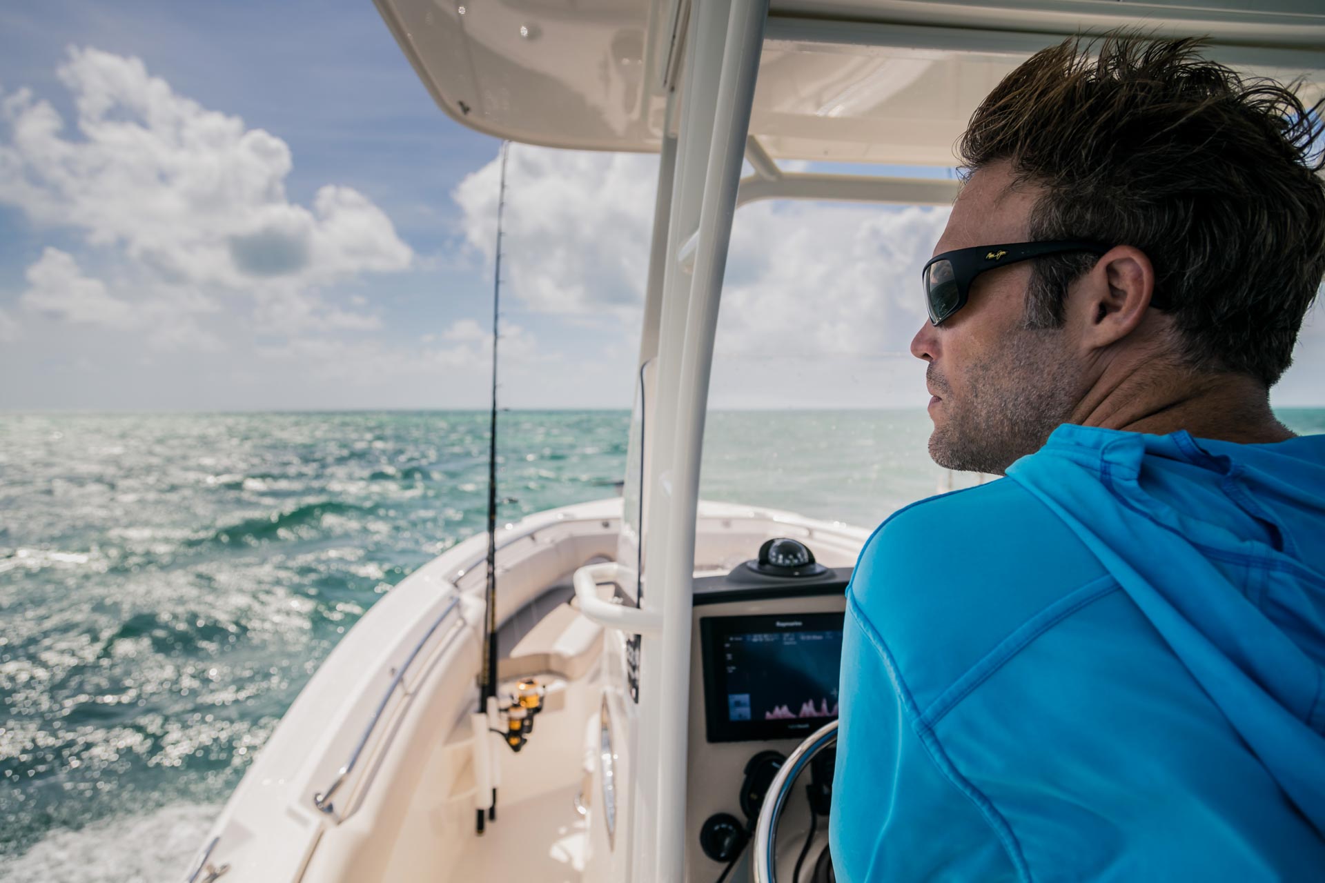 2026 Boston Whaler 230 Outrage -43