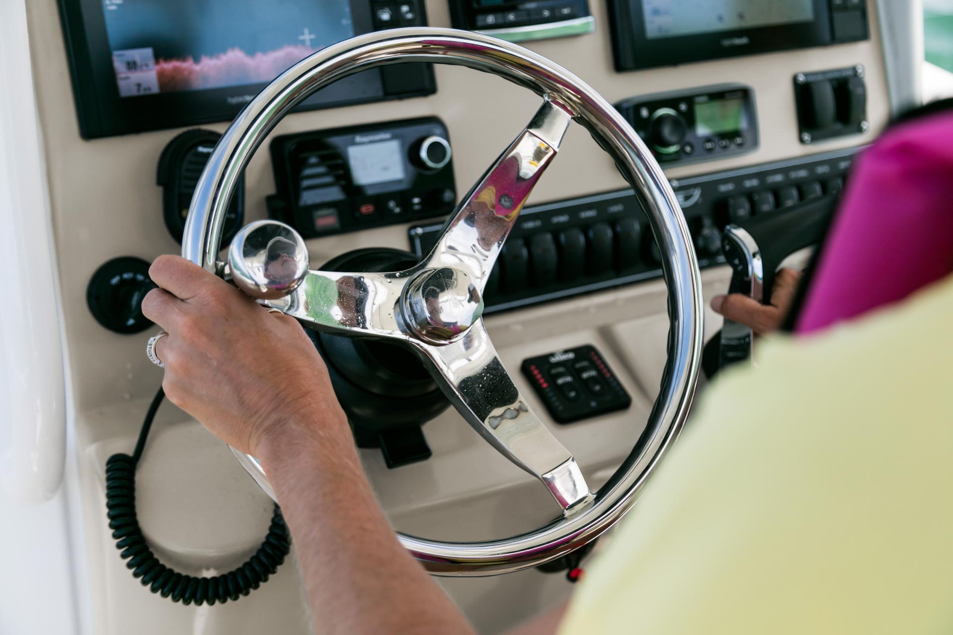 2026 Boston Whaler 230 Outrage -46