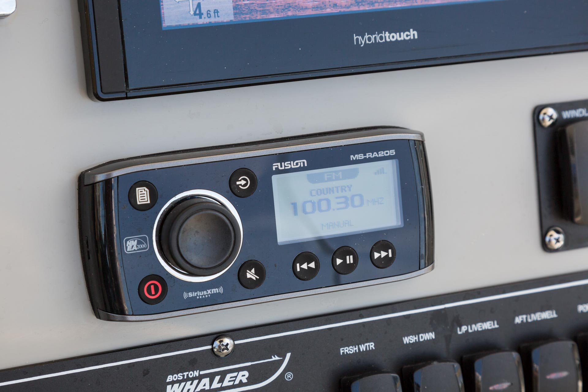 2026 Boston Whaler 230 Outrage -48